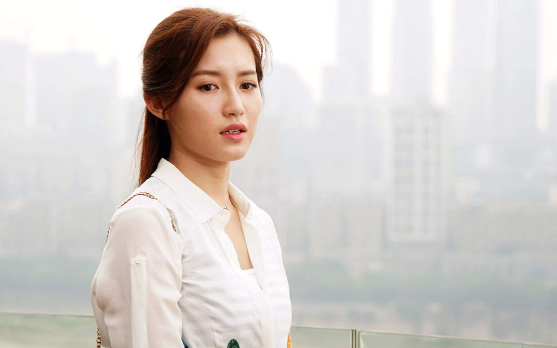高清湖南衡阳美女气质美女苏青白色系珠宝写真图片图片