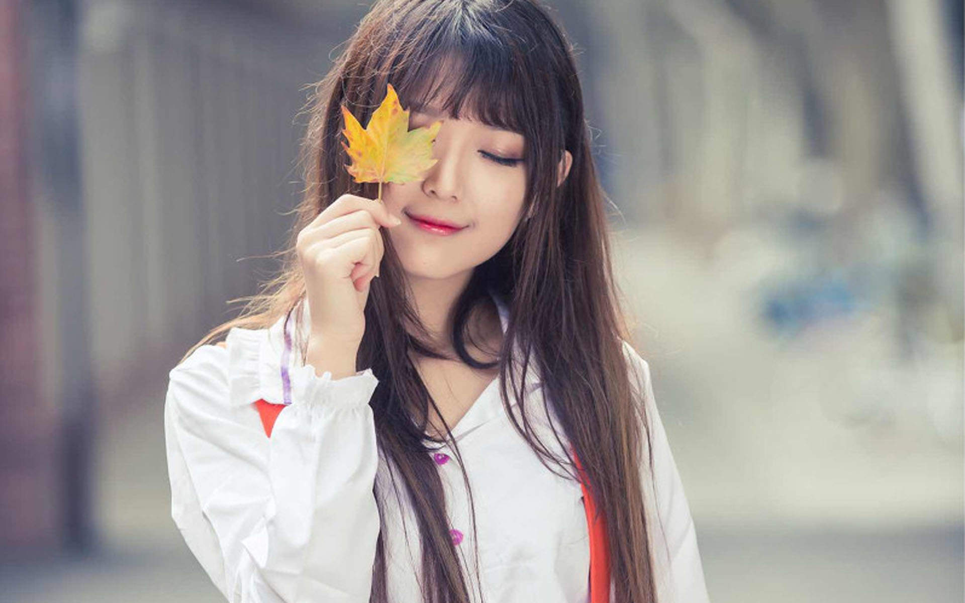 娃娃脸美女性感小蛮腰诱人写真图片