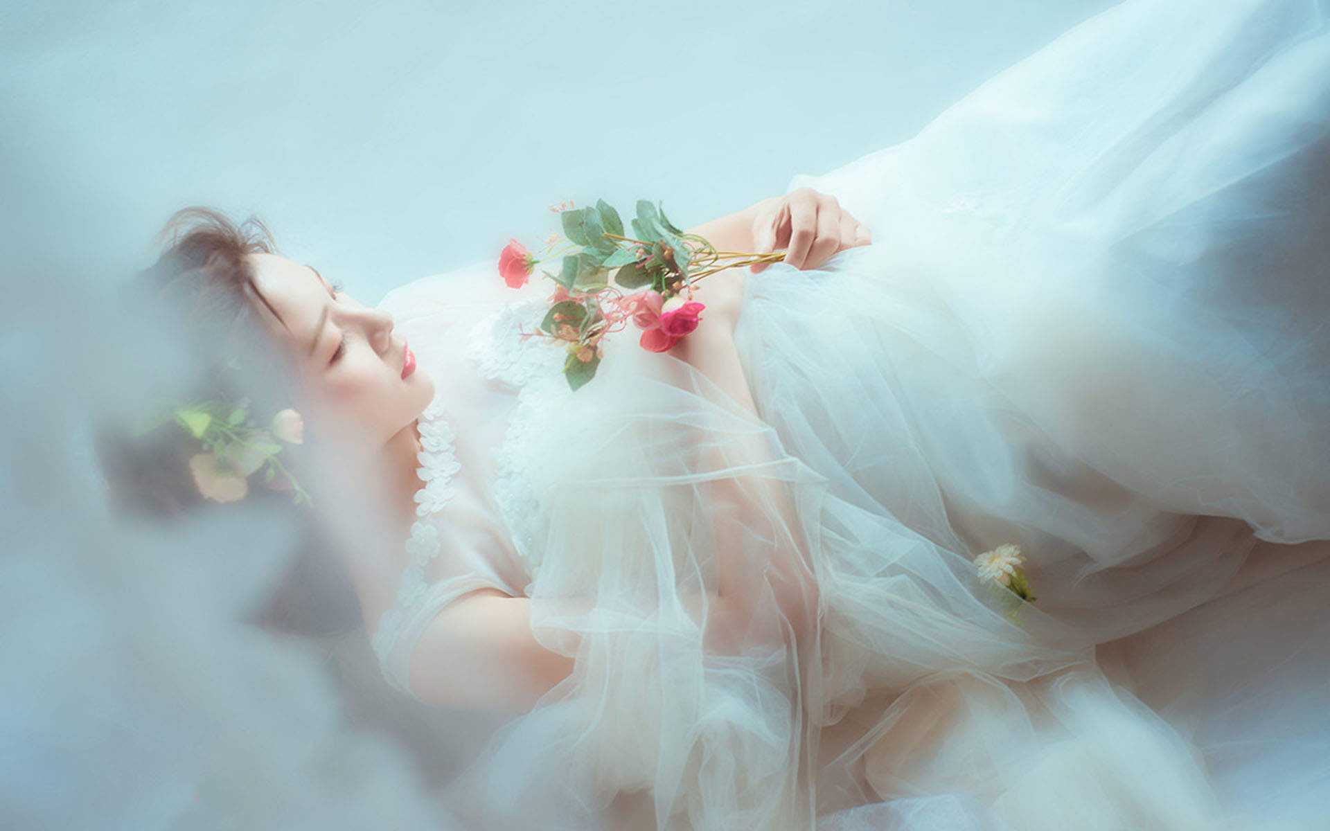 气质美女唯美梦幻婚纱写真图片桌面壁纸图片