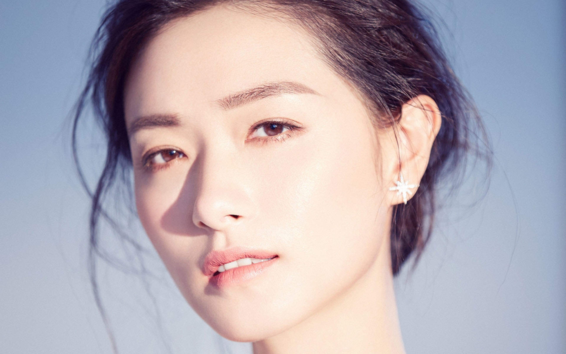 湖南省益阳市赫山女演员万茜红衣性感美腿写真图片桌面壁纸图片