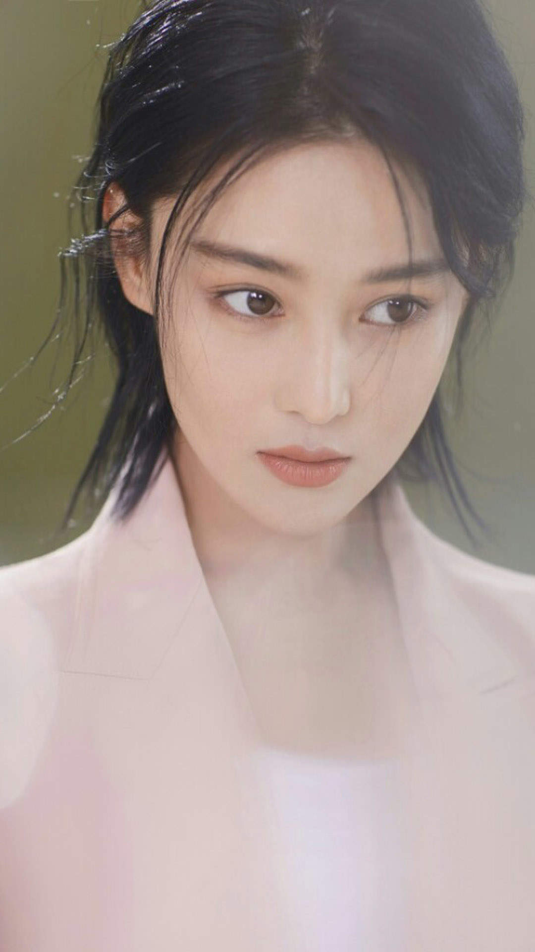 高清中国内地女演张馨予粉色西装时尚写真图片手机壁纸图片