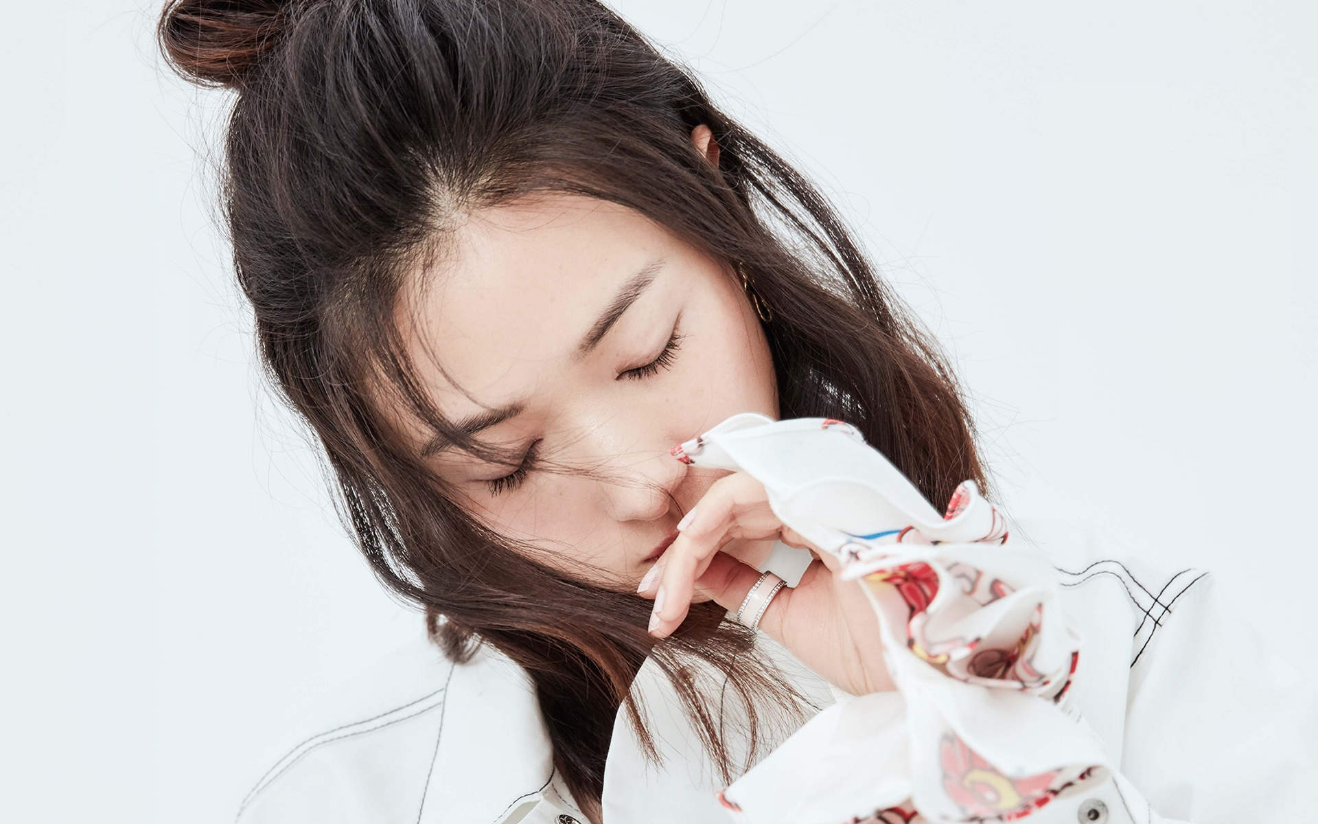 湖南省益阳市赫山女演员万茜性感杂志封面写真图片桌面壁纸图片