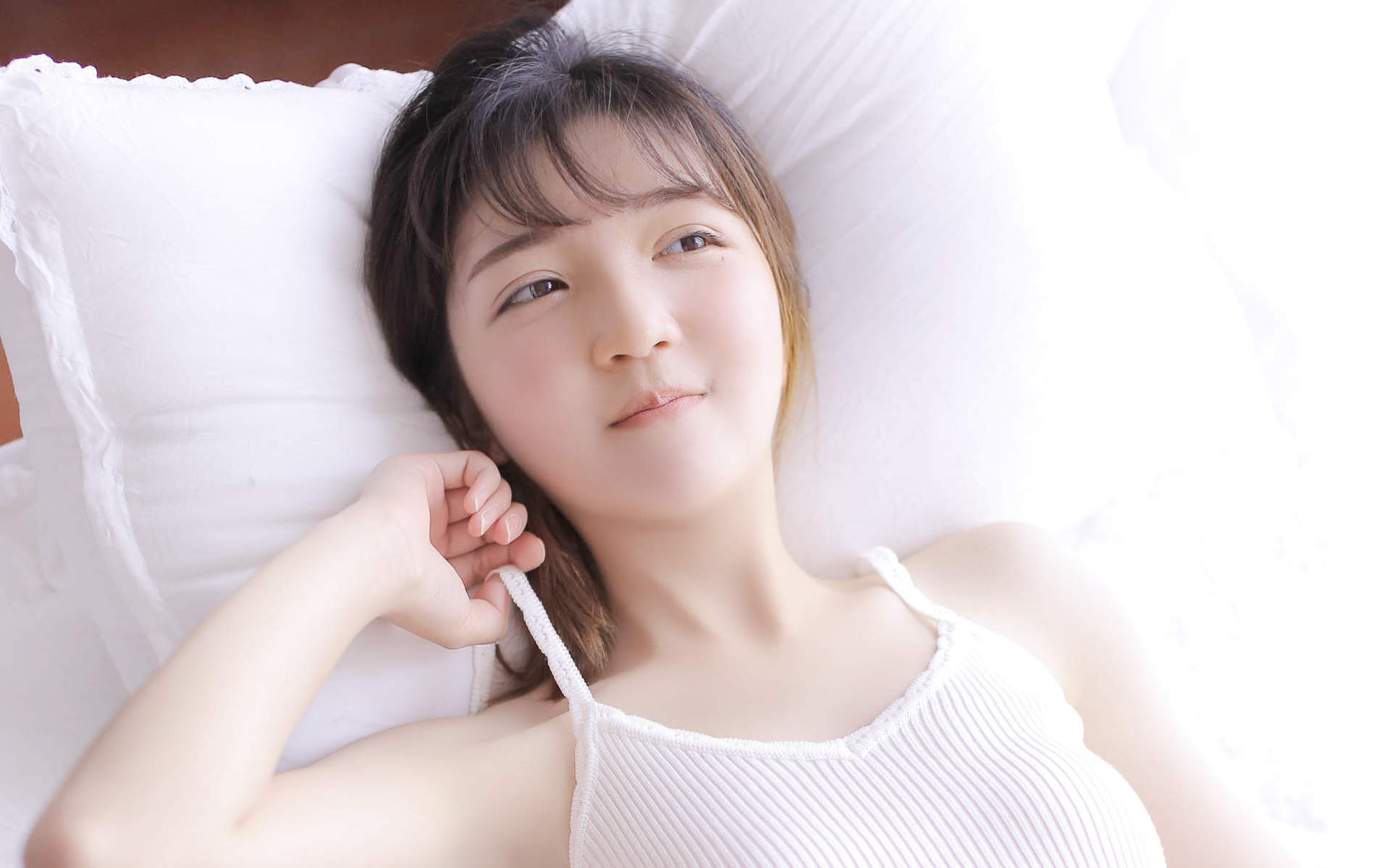 低胸装图片