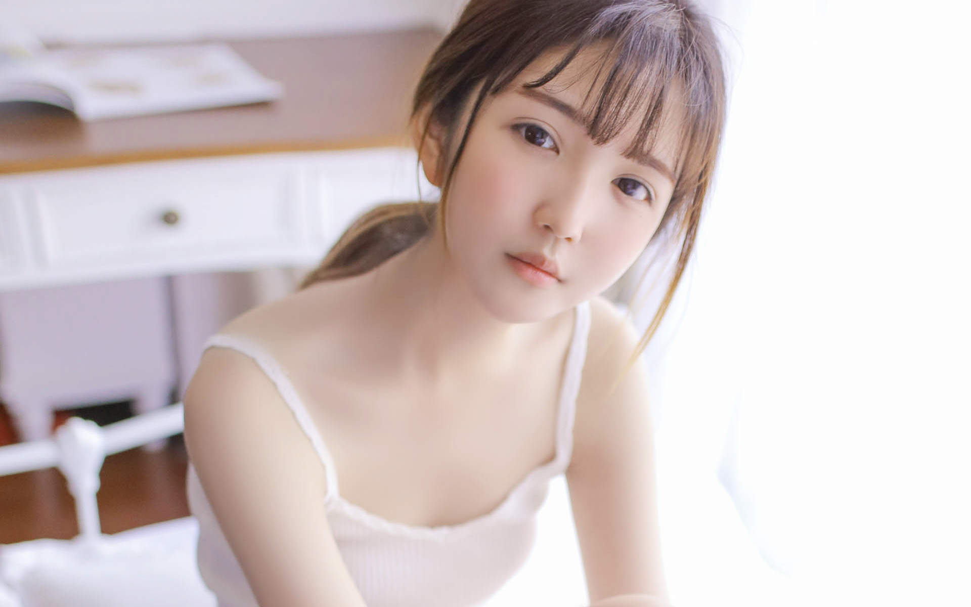 低胸装图片