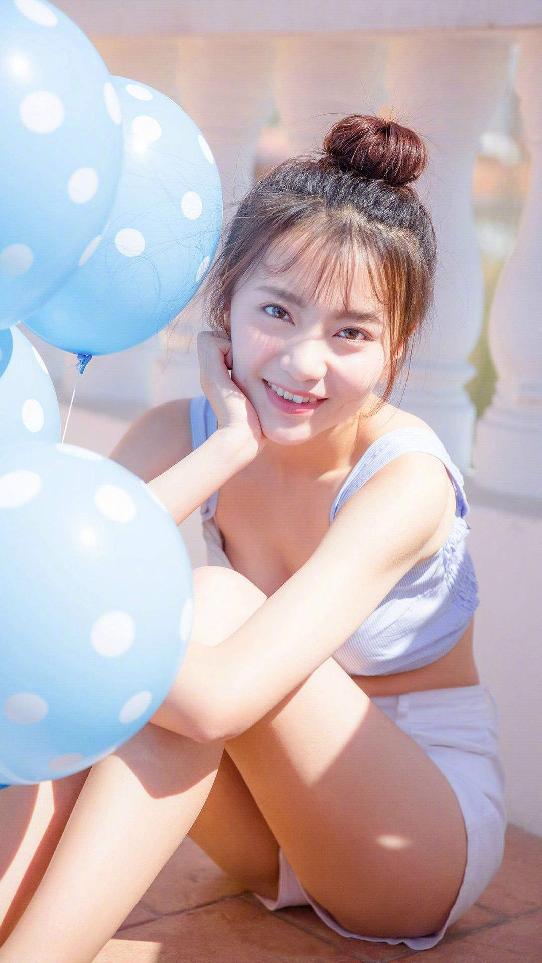 高清最流行女裤性感热裤美女户外高清写真壁纸图片