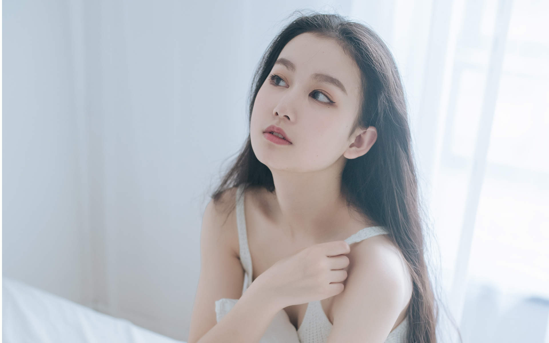 最新仿4493美图低胸吊带诱惑写真图片壁纸图片 最新仿4493美图低胸吊带诱惑写真图片壁纸图片