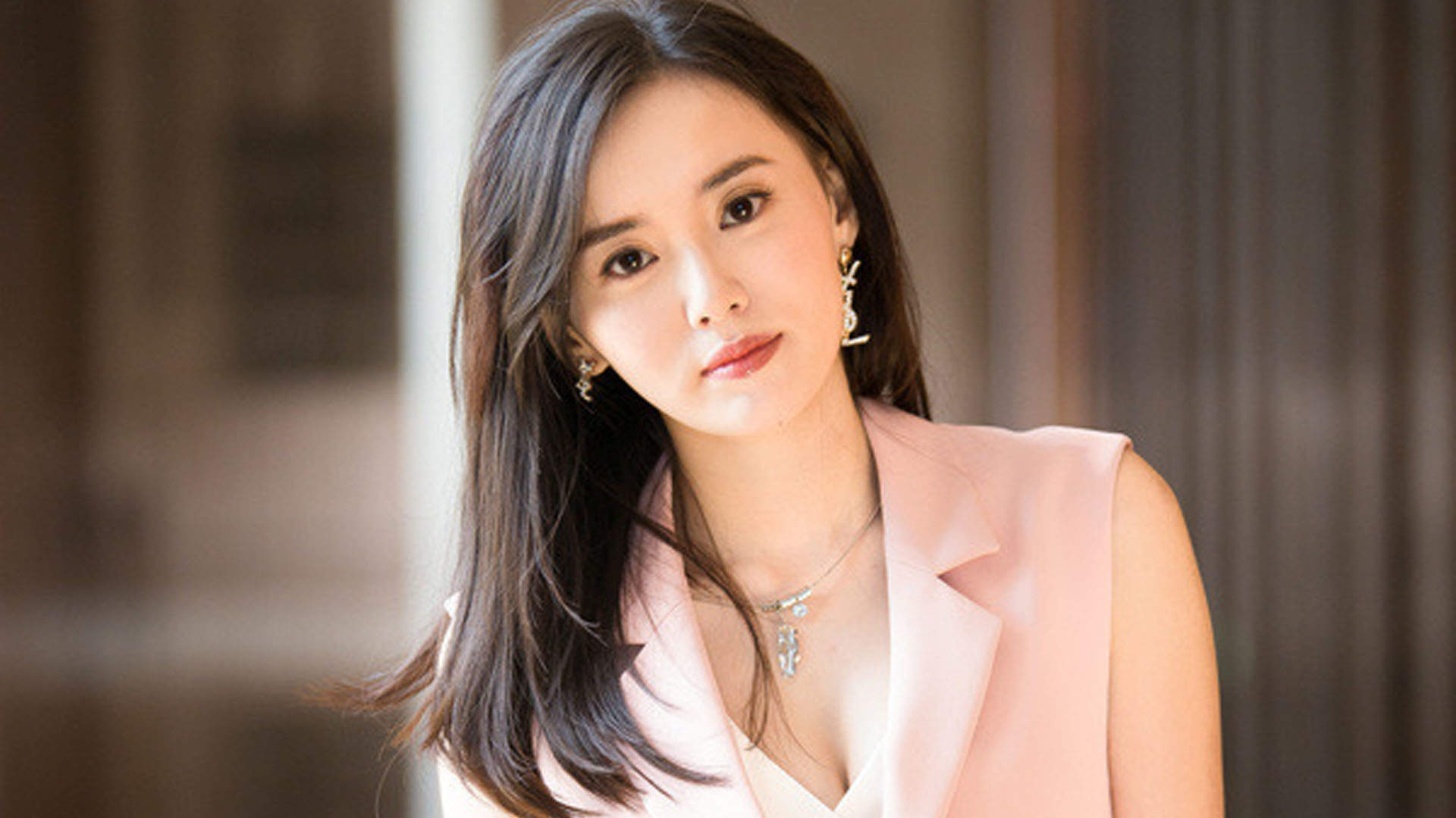 高清山东省青岛美女江铠同冷艳洋装小女人霸气时尚写真图片