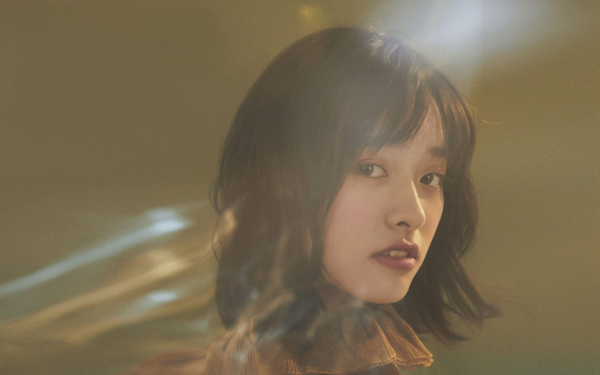 美女沈月图片