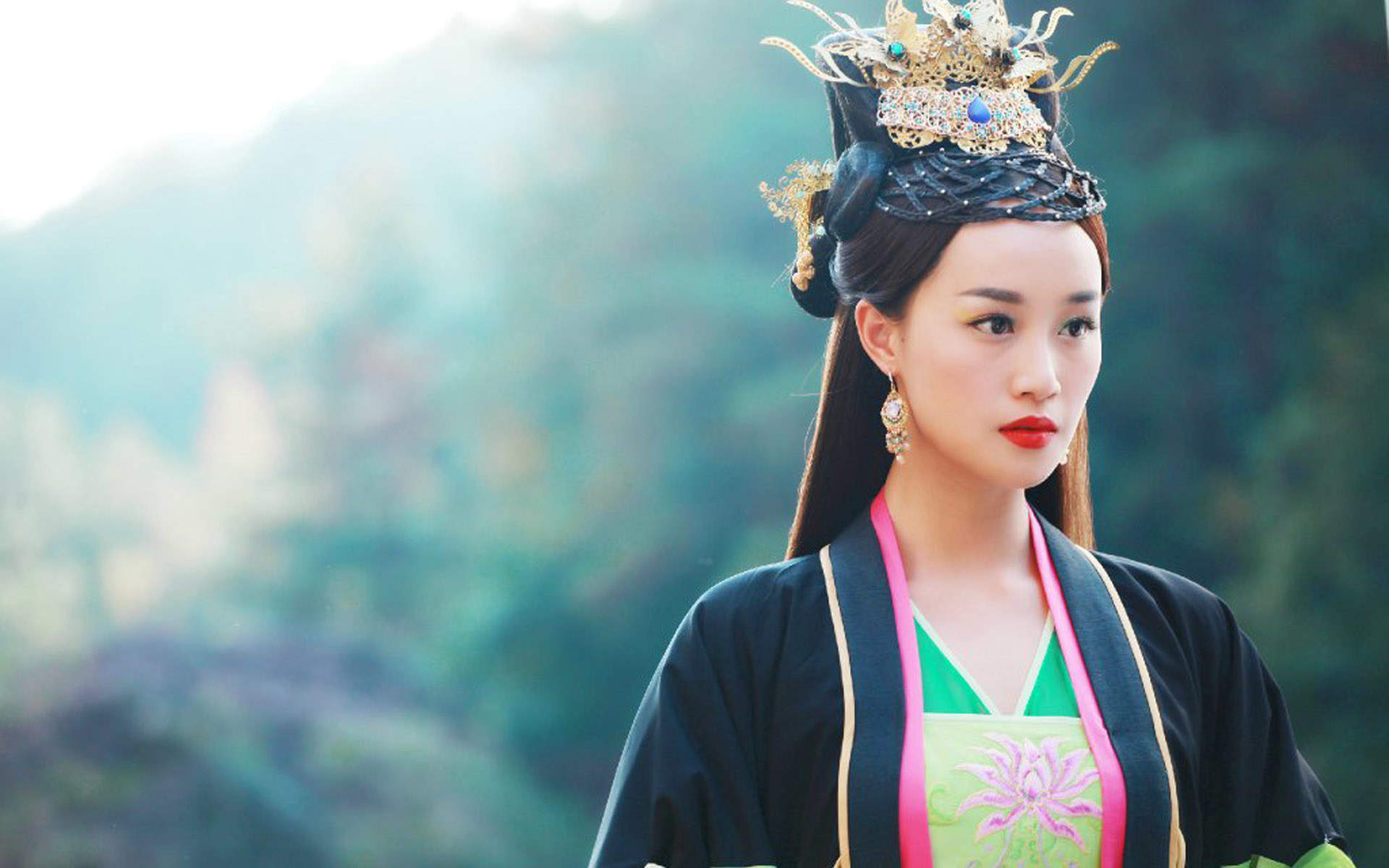 蓝盈莹图片
