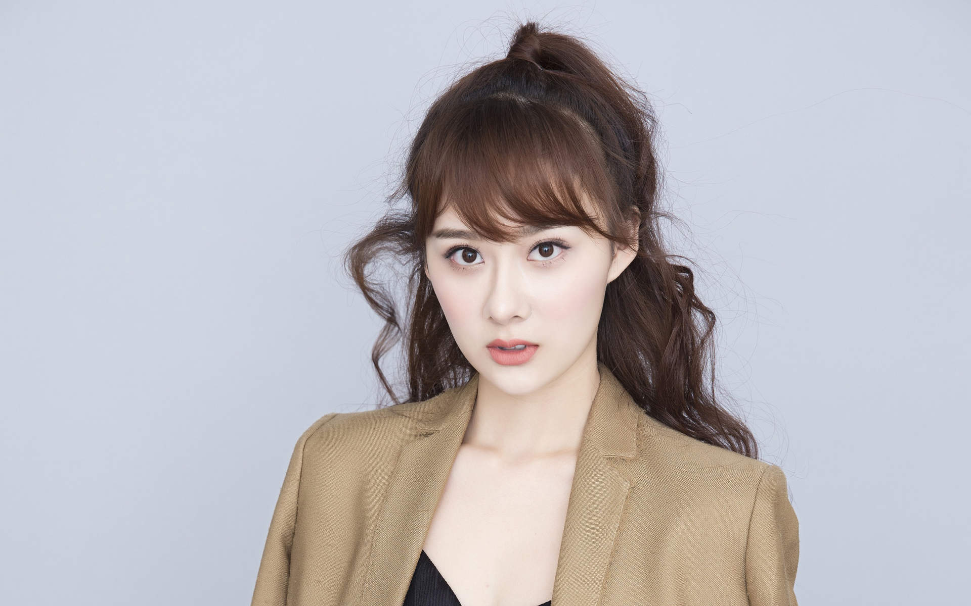 中国内地湖北省武汉女演员曹曦月性感写真高清电脑桌面壁纸图片