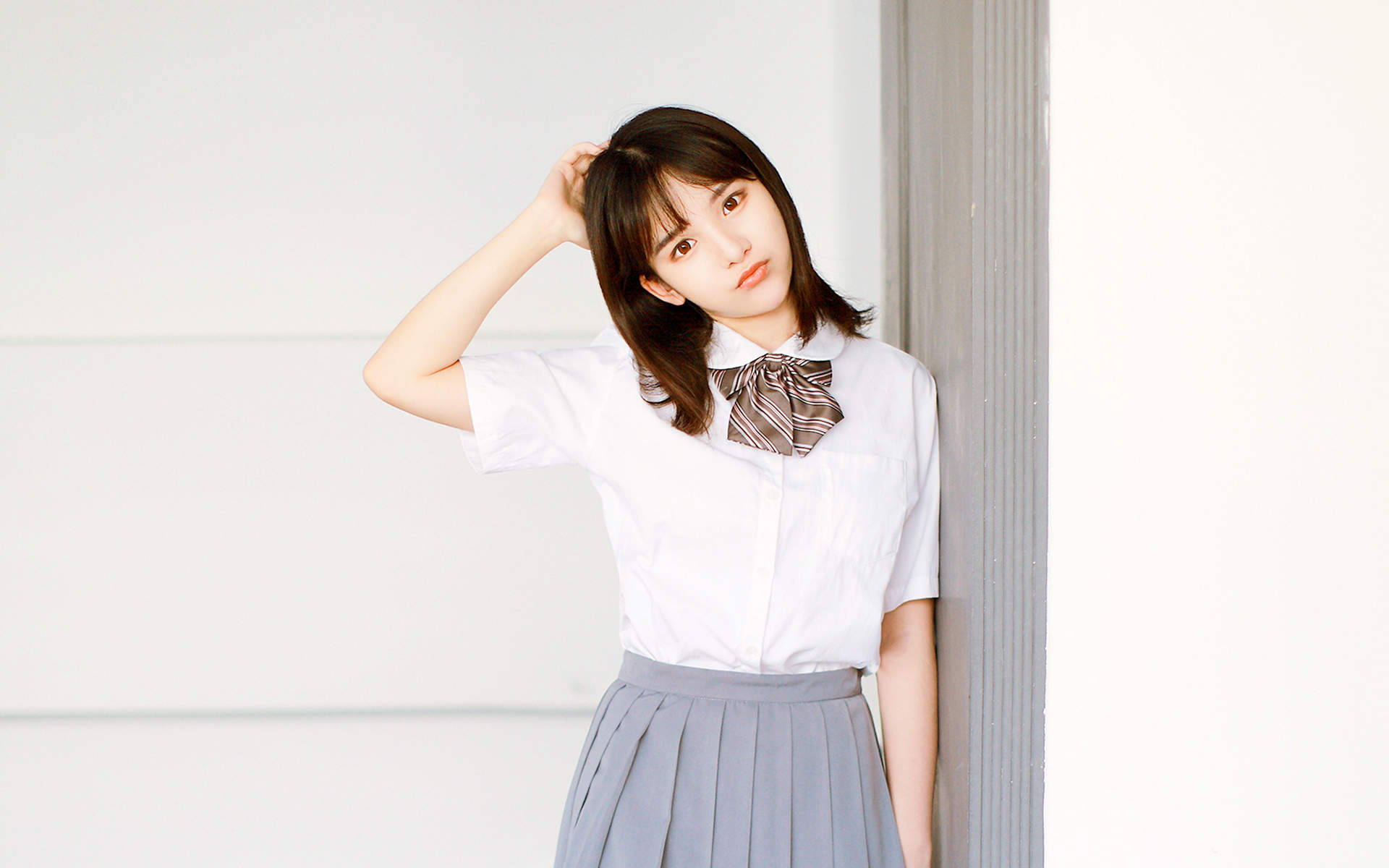高清90后校花甜美灵动美少女学生装清纯写真图片手机壁纸图片