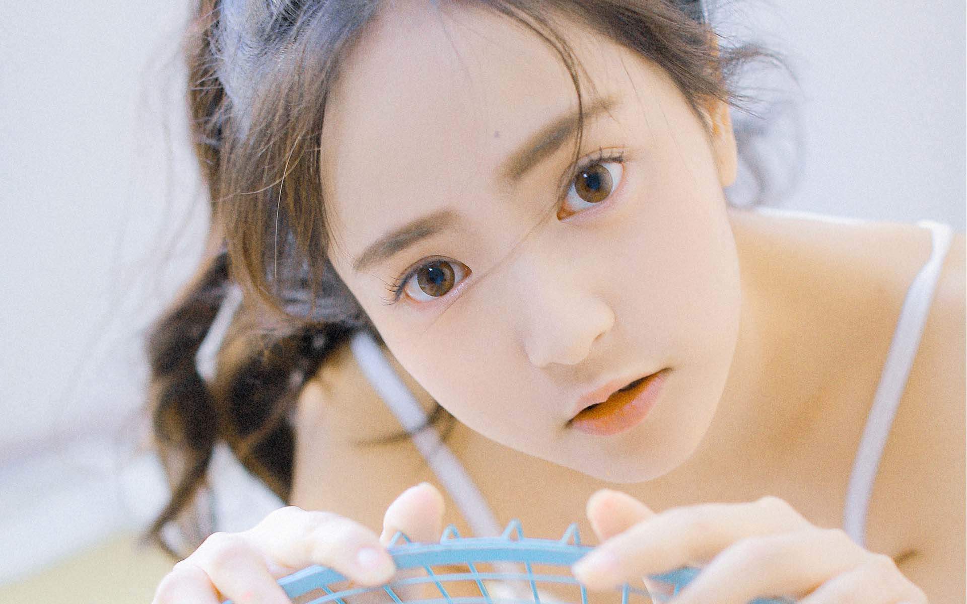 低胸装图片