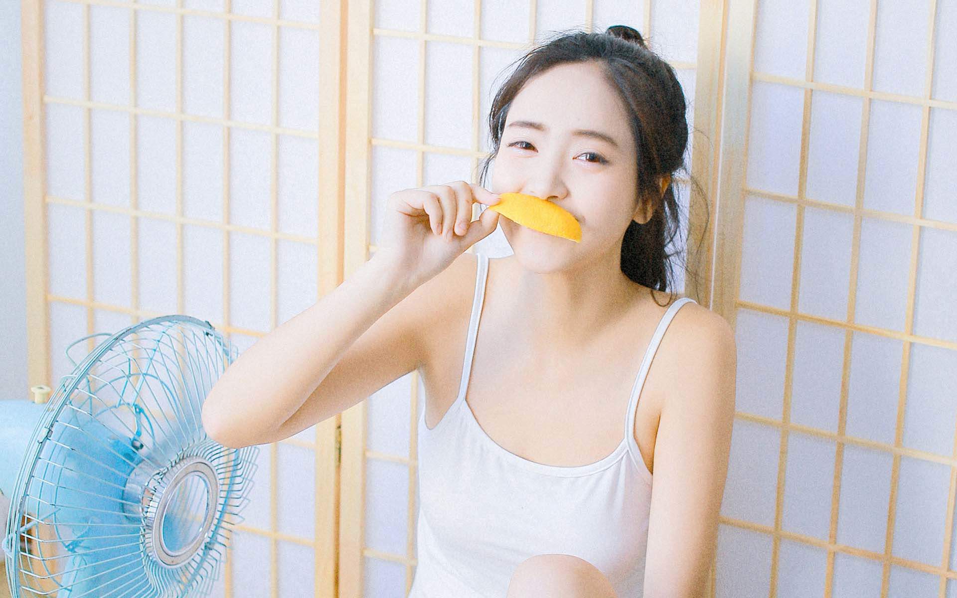 低胸装图片