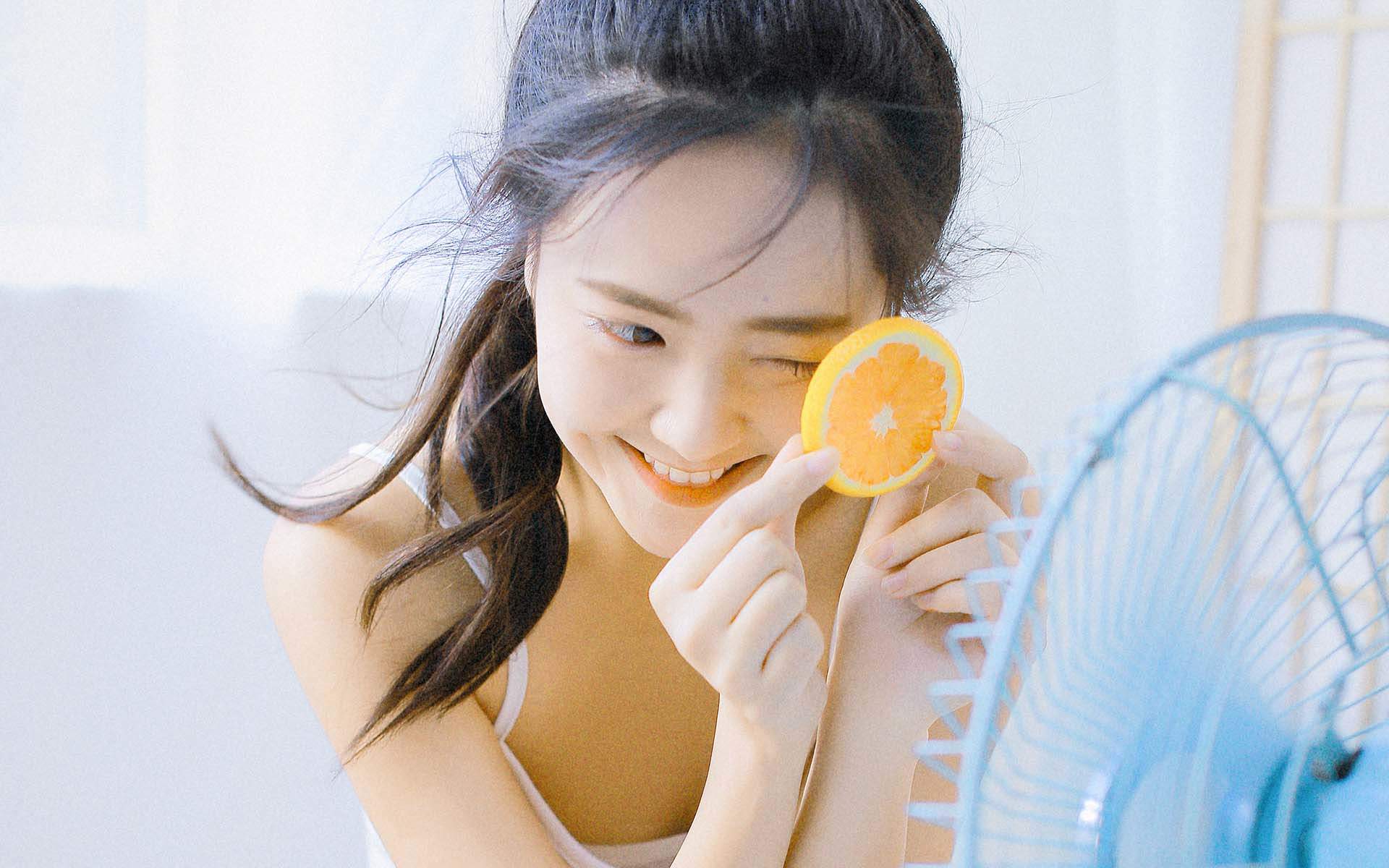 低胸装图片