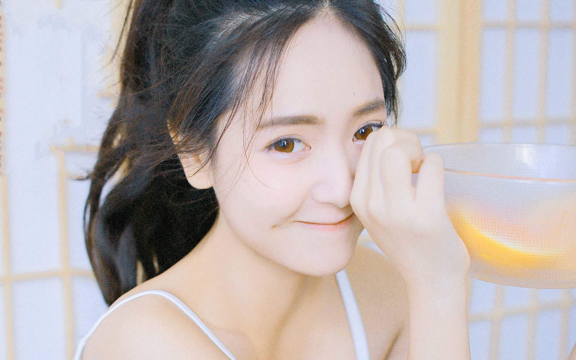 低胸装图片