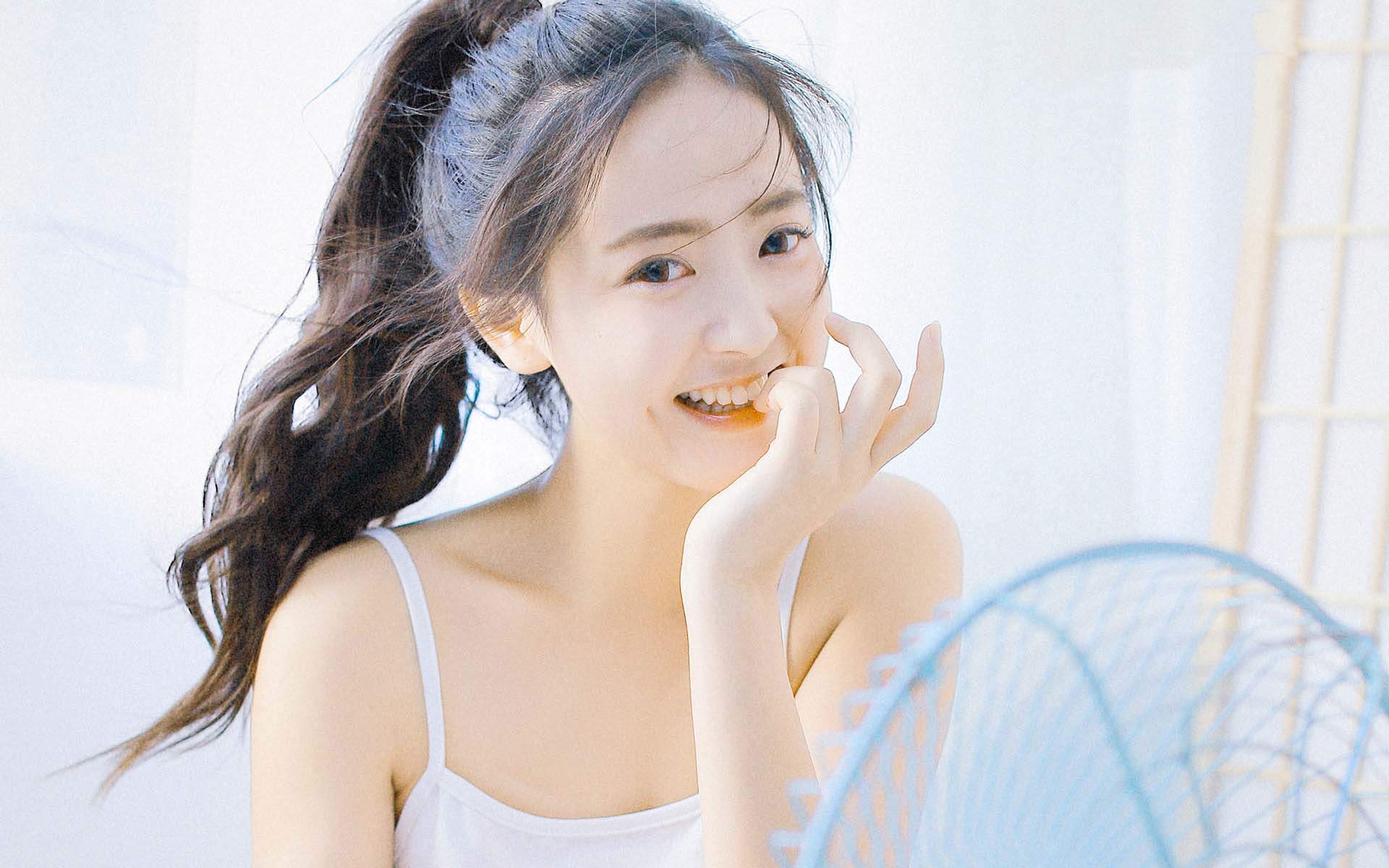 低胸装图片