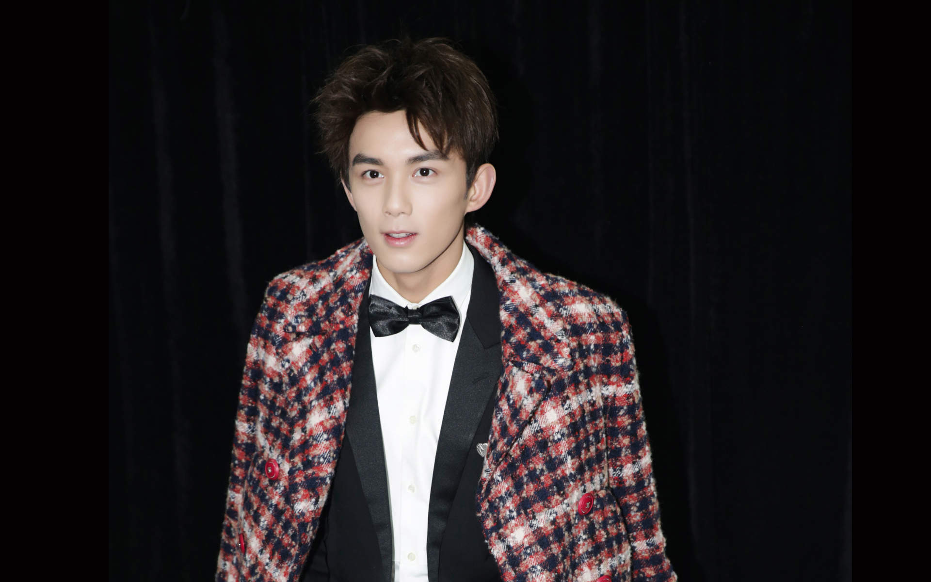 中国内地男演员吴磊酷帅有型写真桌面壁纸图片 中国内地男演员吴磊酷帅有型写真桌面壁纸图片
