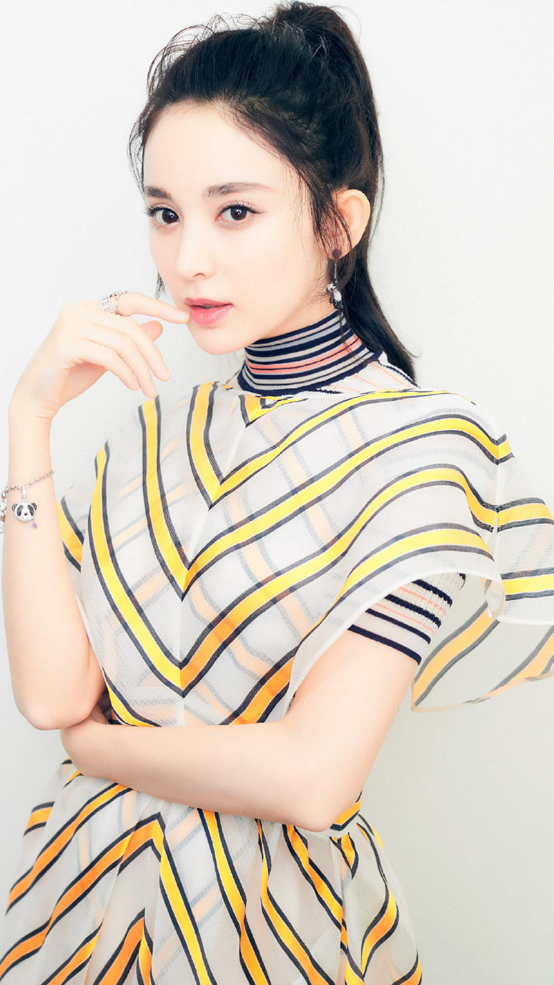中国内地新疆乌鲁木齐市影视女演员古力娜扎清秀写真手机壁纸图片