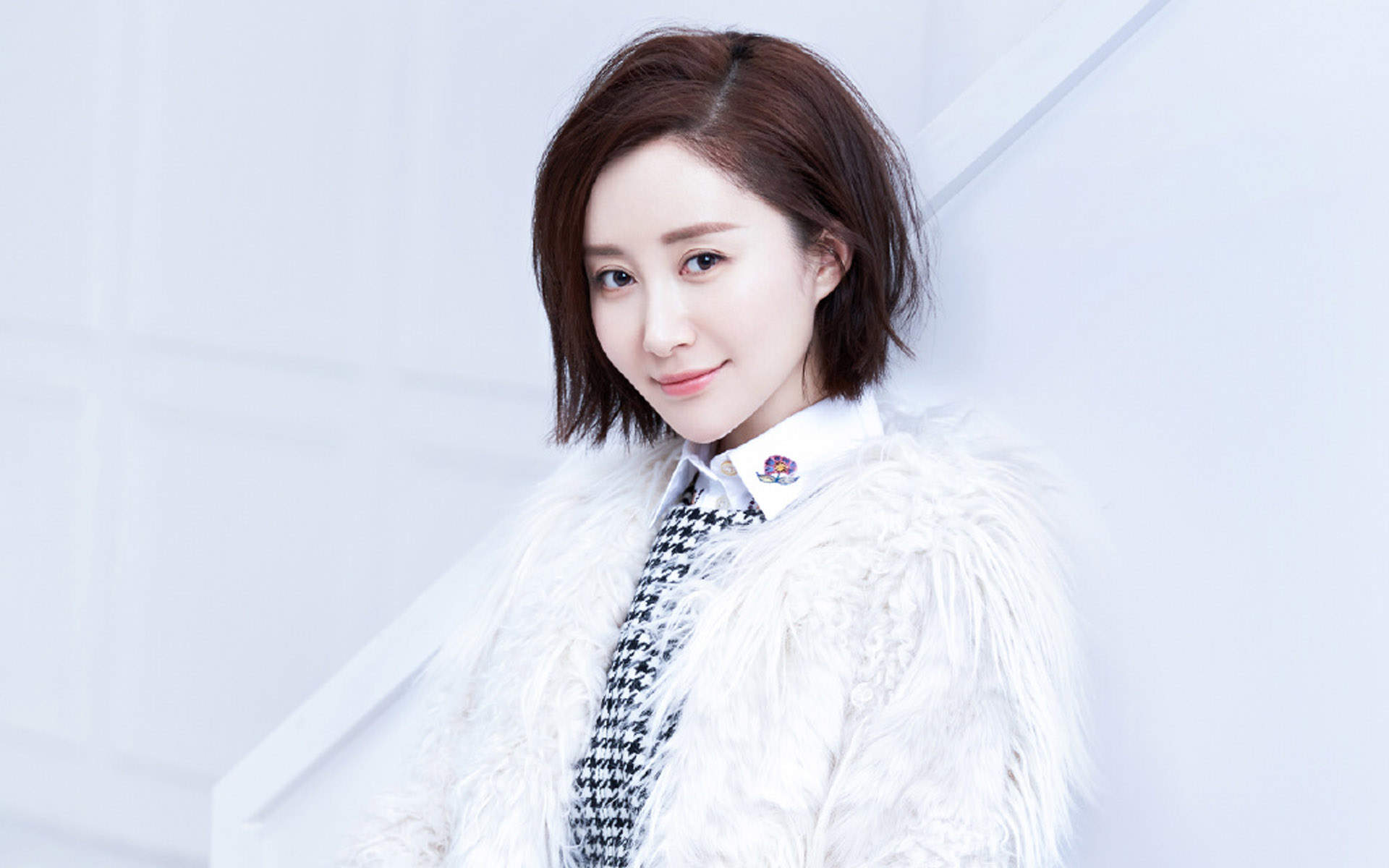 高清吉林美女演员舒畅春日街拍图片图片