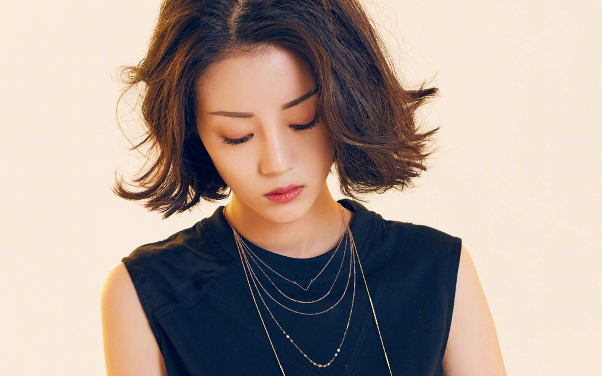 高清北京美女李溪芮粉色西装时尚写真图片图片