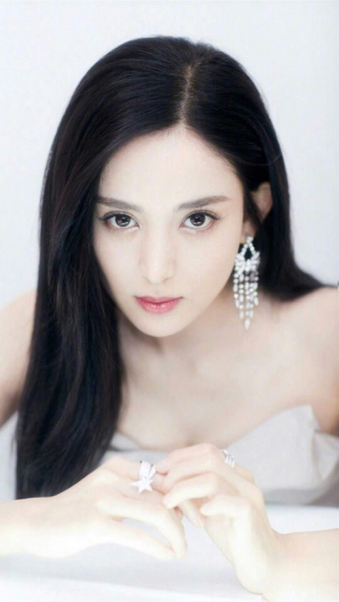 中国内地新疆乌鲁木齐市影视女演员古力娜扎清新丸子头手机壁纸图片