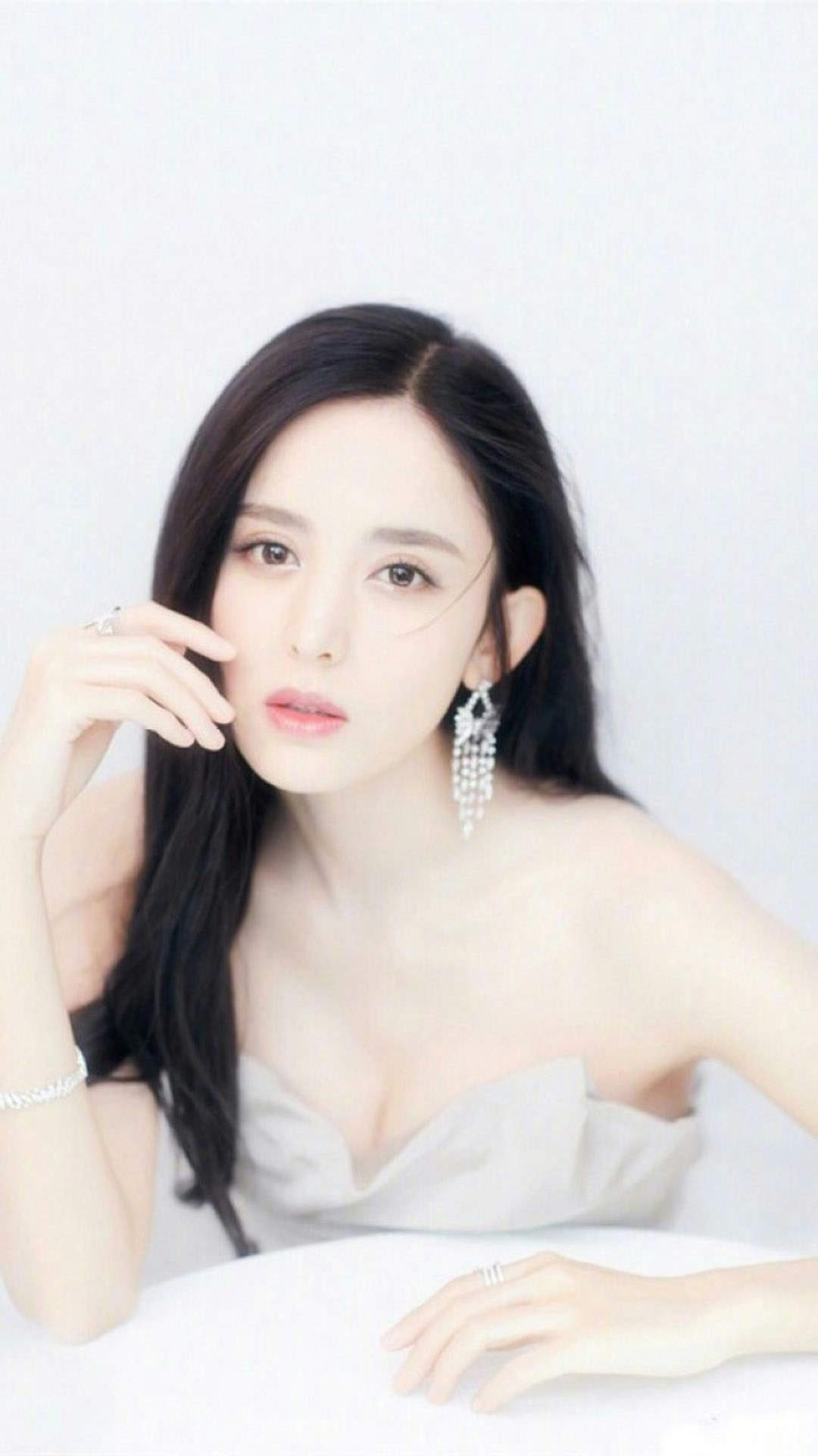 中国内地新疆乌鲁木齐市影视女演员古力娜扎清秀写真手机壁纸图片