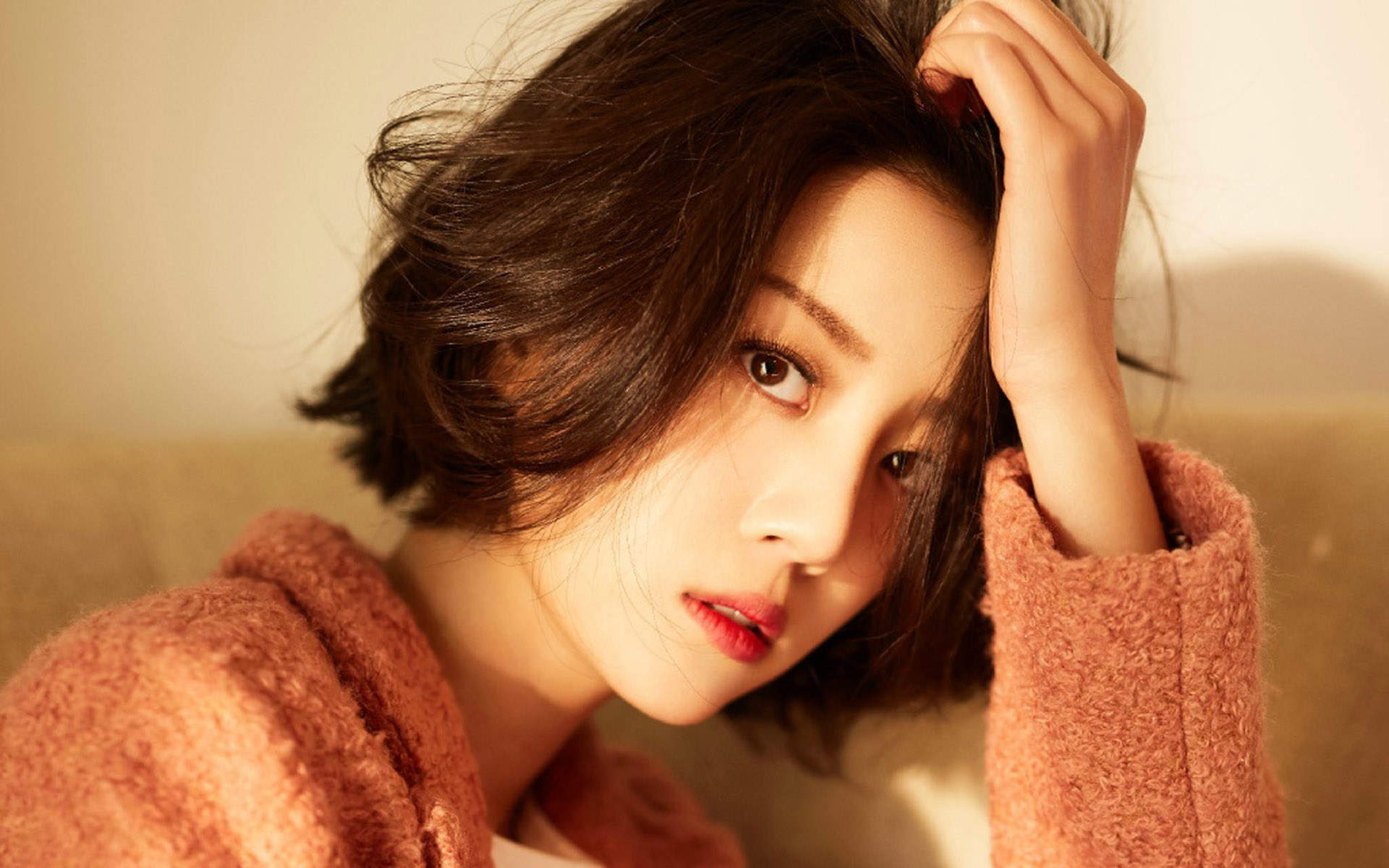 高清北京美女李溪芮粉色西装时尚写真图片图片