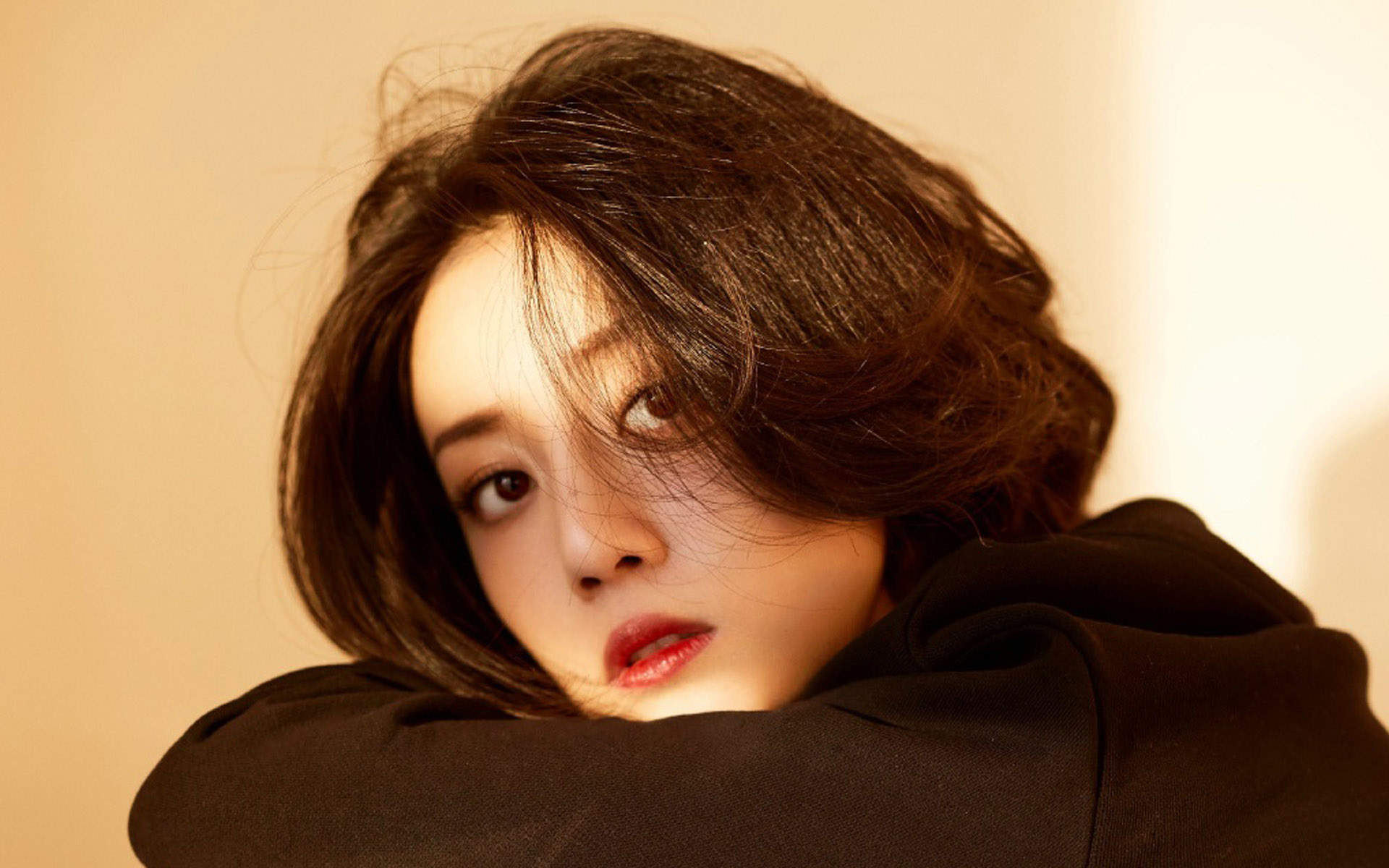 高清北京美女李溪芮粉色西装时尚写真图片图片