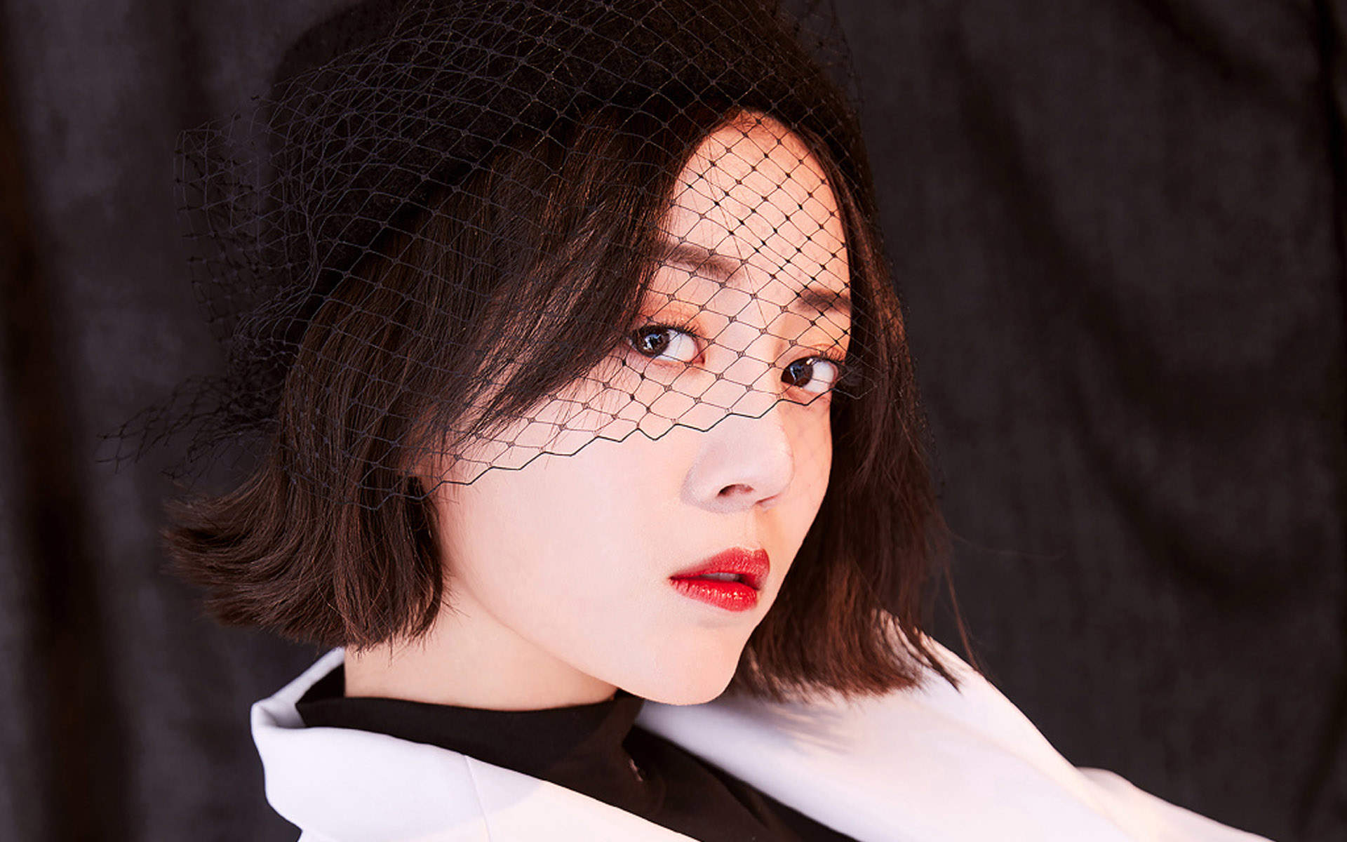 高清北京美女李溪芮粉色西装时尚写真图片图片