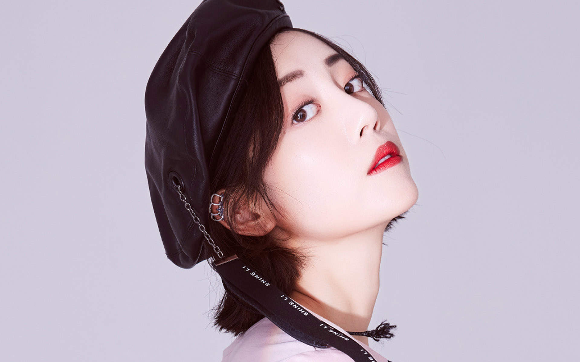高清北京美女李溪芮粉色西装时尚写真图片图片