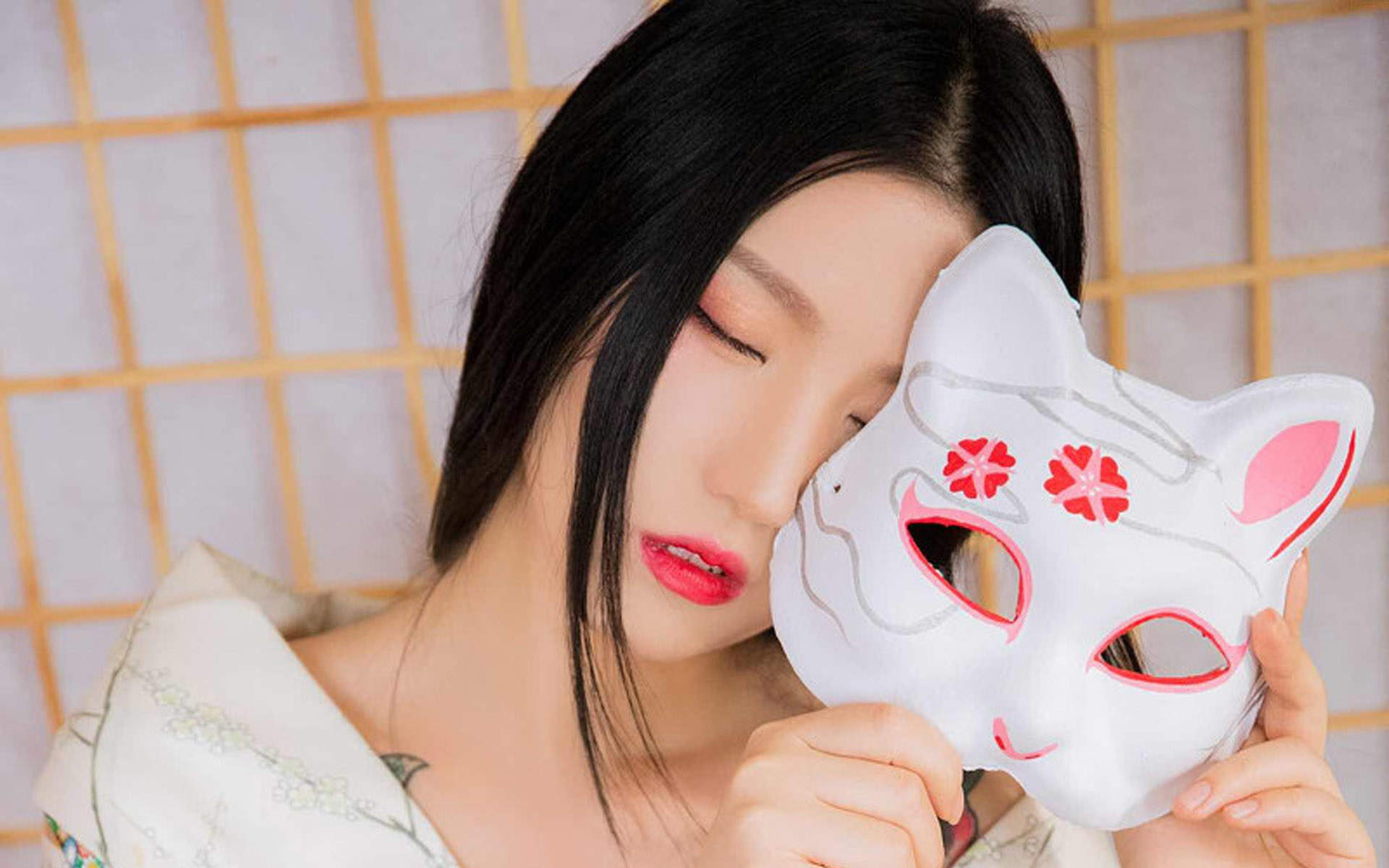 恐怖电影里的女怪物肖像胸部纹身图案图片