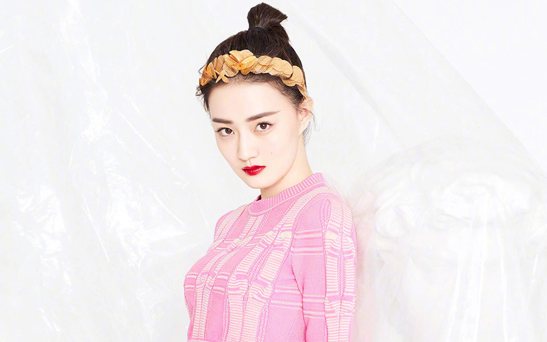 中国内地内蒙古呼和浩特女演员徐璐性感牛仔连体装时尚写真高清图片图片