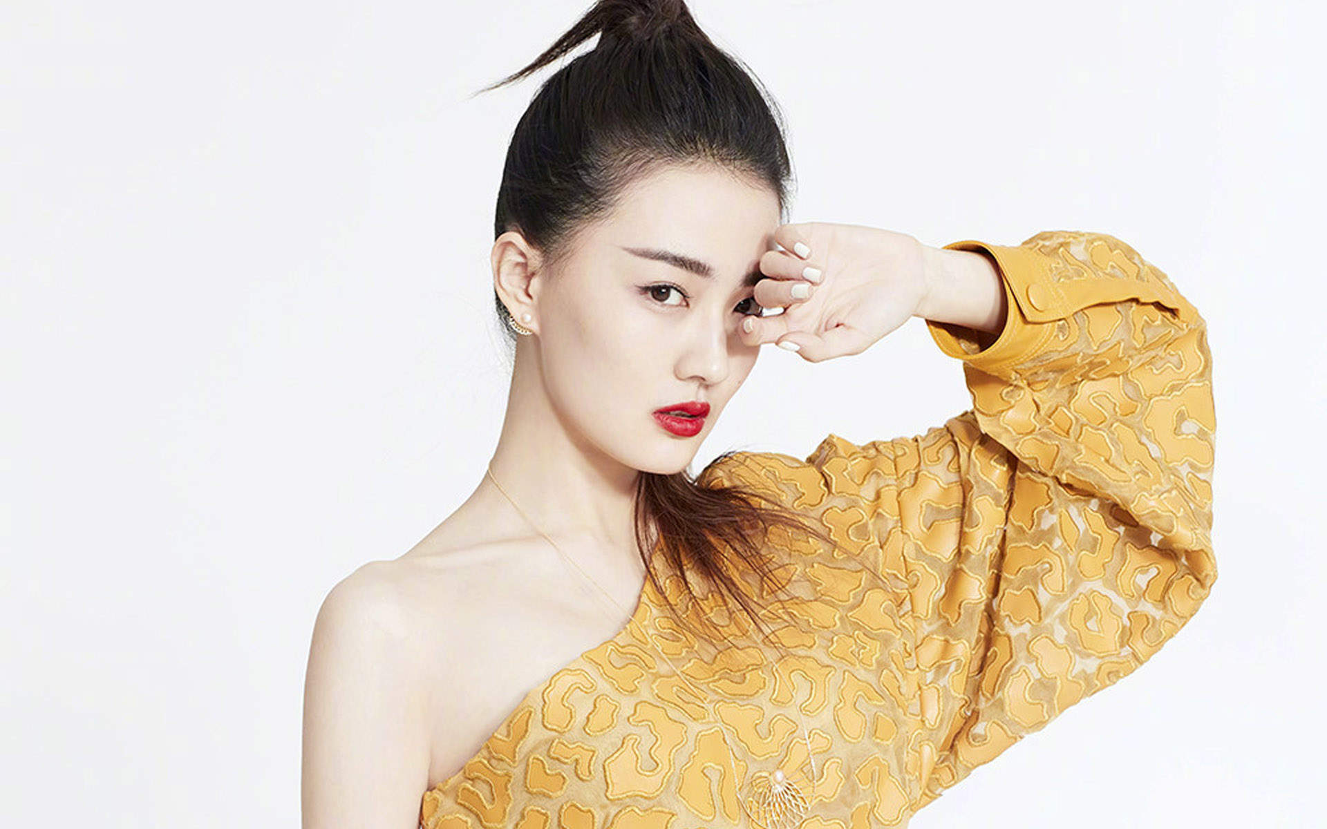 中国内地内蒙古呼和浩特女演员徐璐性感牛仔连体装时尚写真高清图片图片