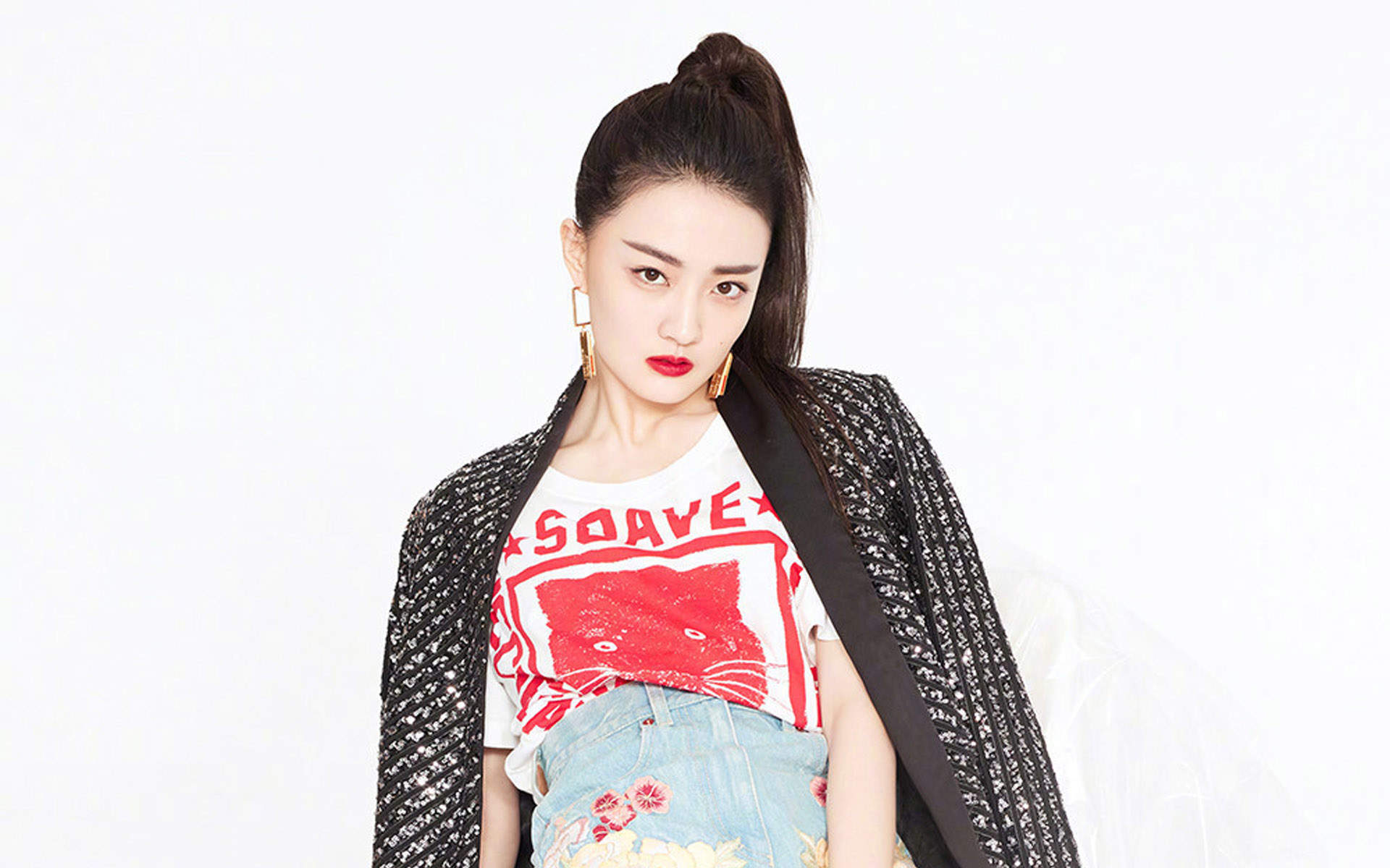 中国内地内蒙古呼和浩特女演员徐璐性感牛仔连体装时尚写真高清图片图片