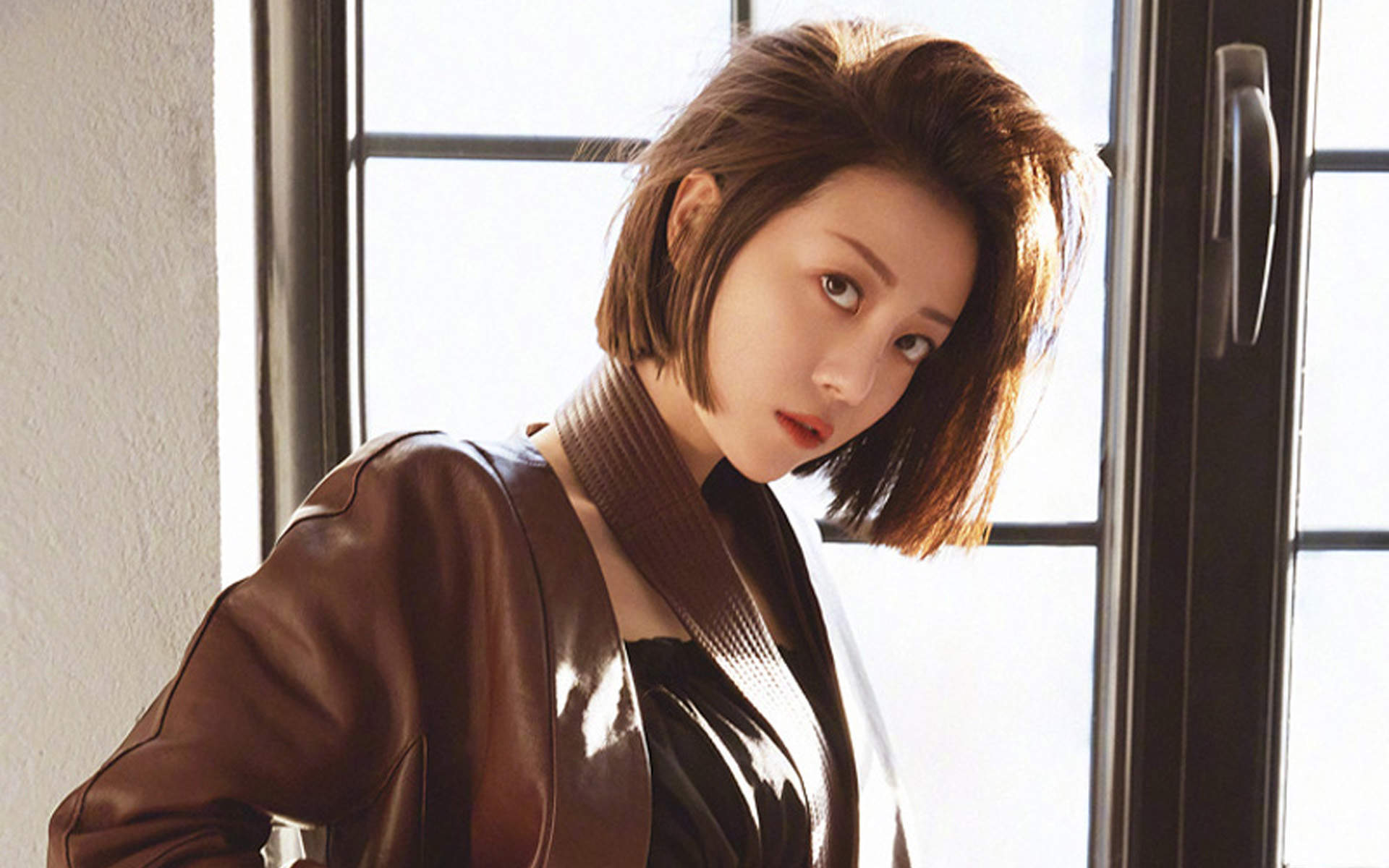 高清北京美女李溪芮粉色西装时尚写真图片图片