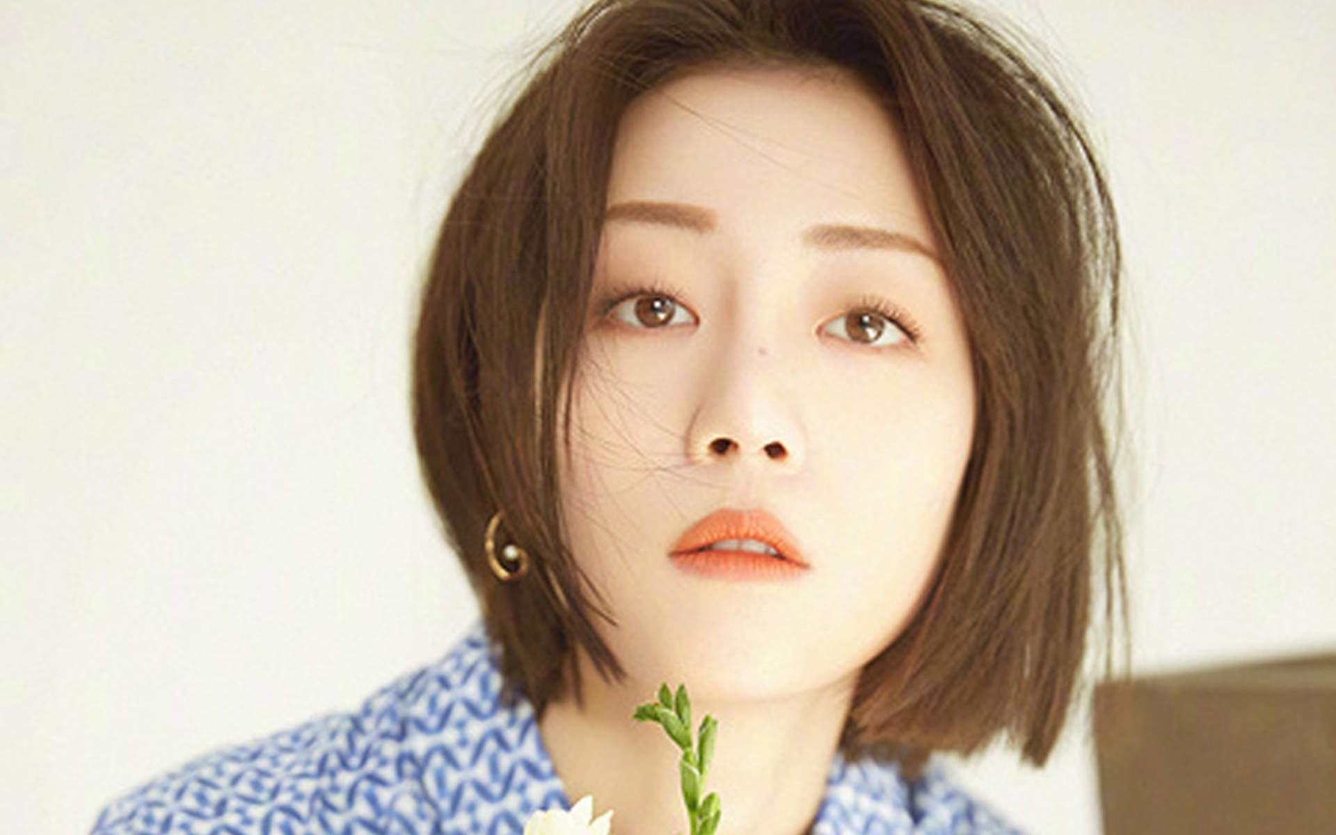 高清北京美女李溪芮粉色西装时尚写真图片图片