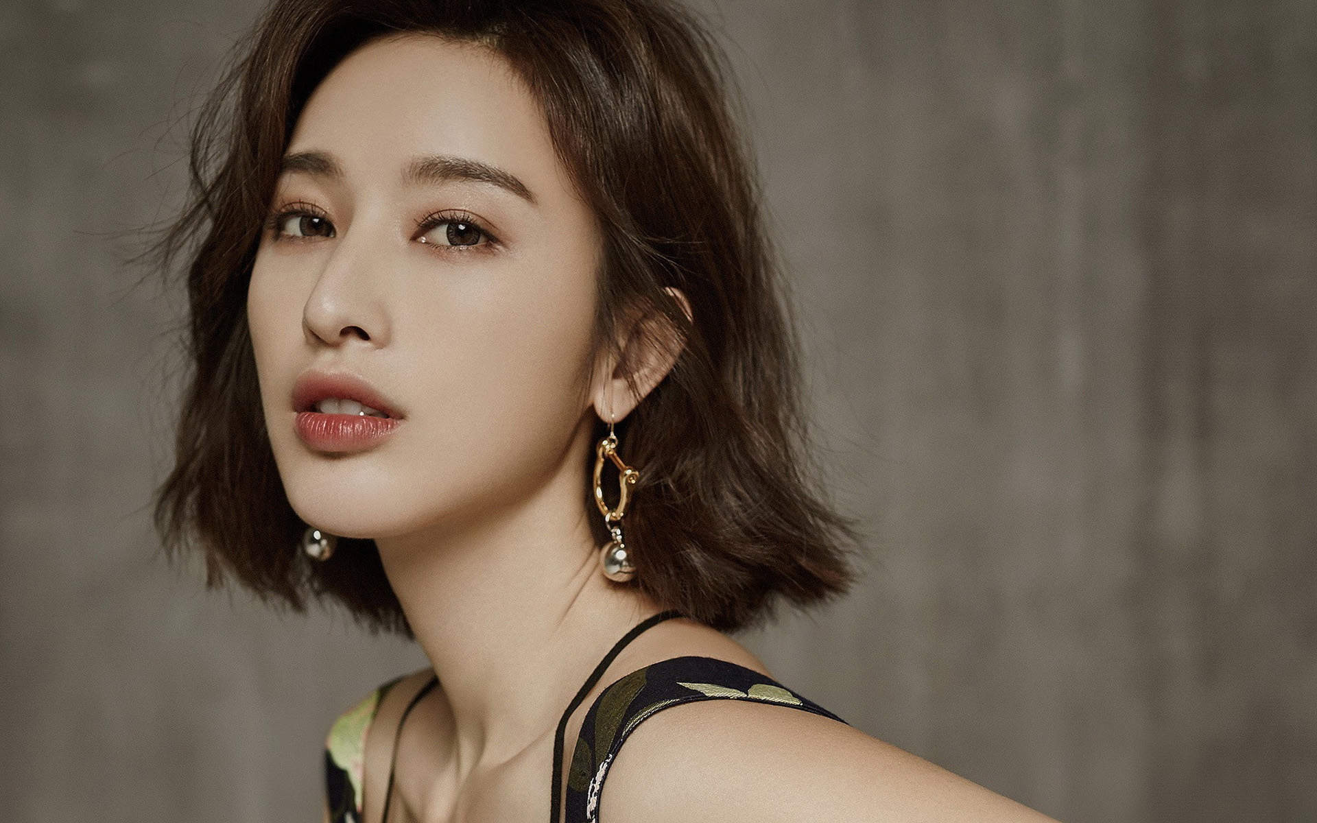 中国大陆广西省桂林模特女演员张俪美艳迷人黑裙写真图片图片
