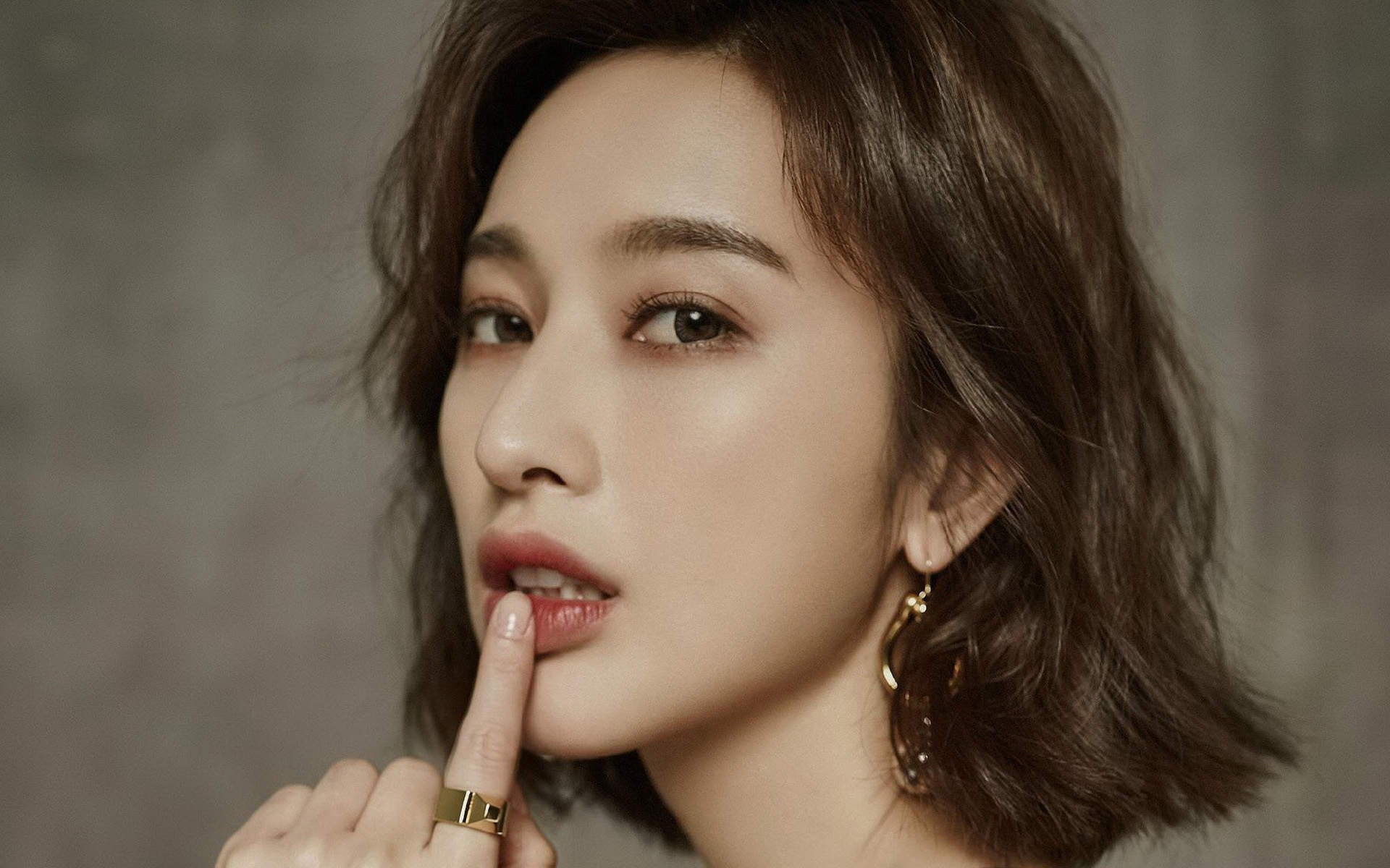 中国大陆广西省桂林模特女演员张俪美艳迷人黑裙写真图片图片