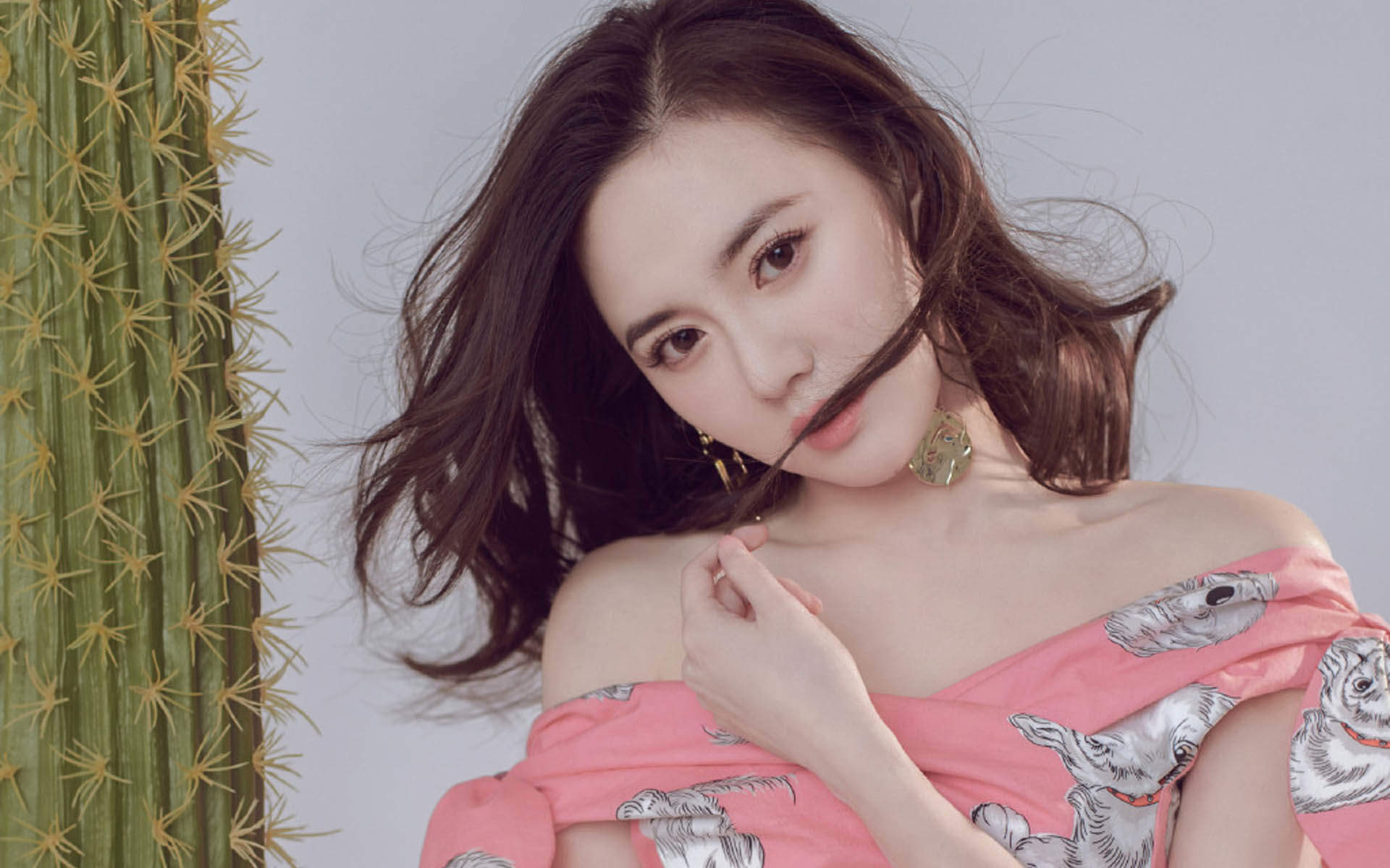 高清山东省青岛美女江铠同冷艳洋装小女人霸气时尚写真图片