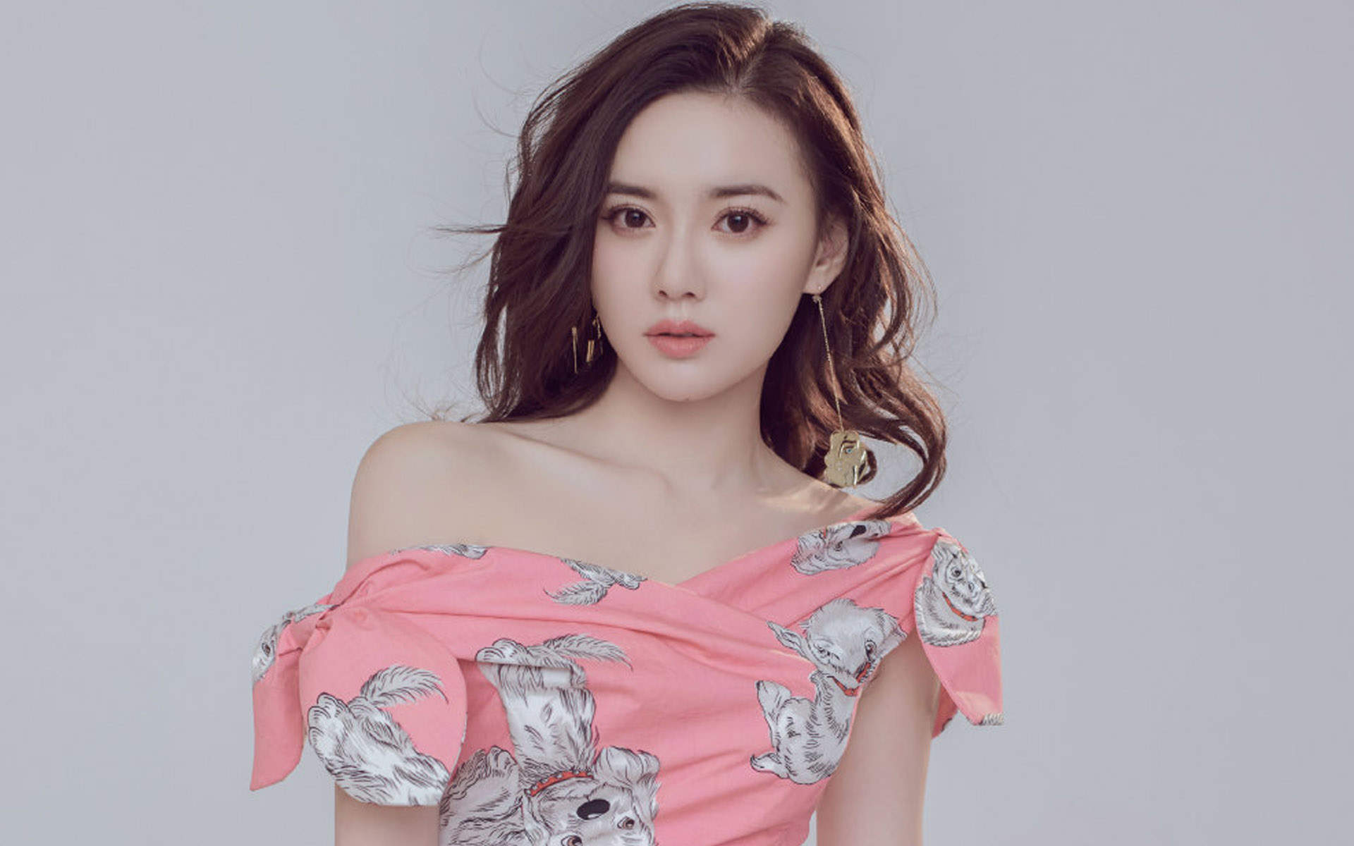 高清山东省青岛美女江铠同冷艳洋装小女人霸气时尚写真图片
