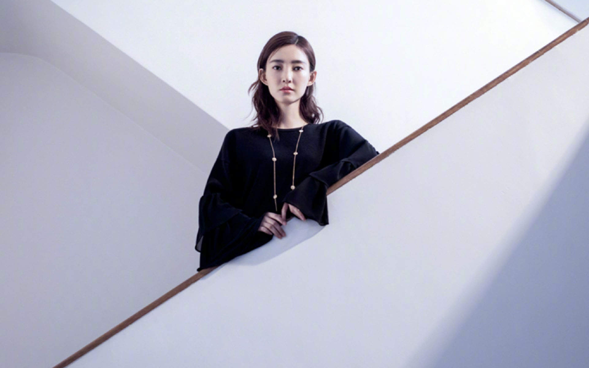 王丽坤黑白简约时尚写真图片桌面壁纸图片