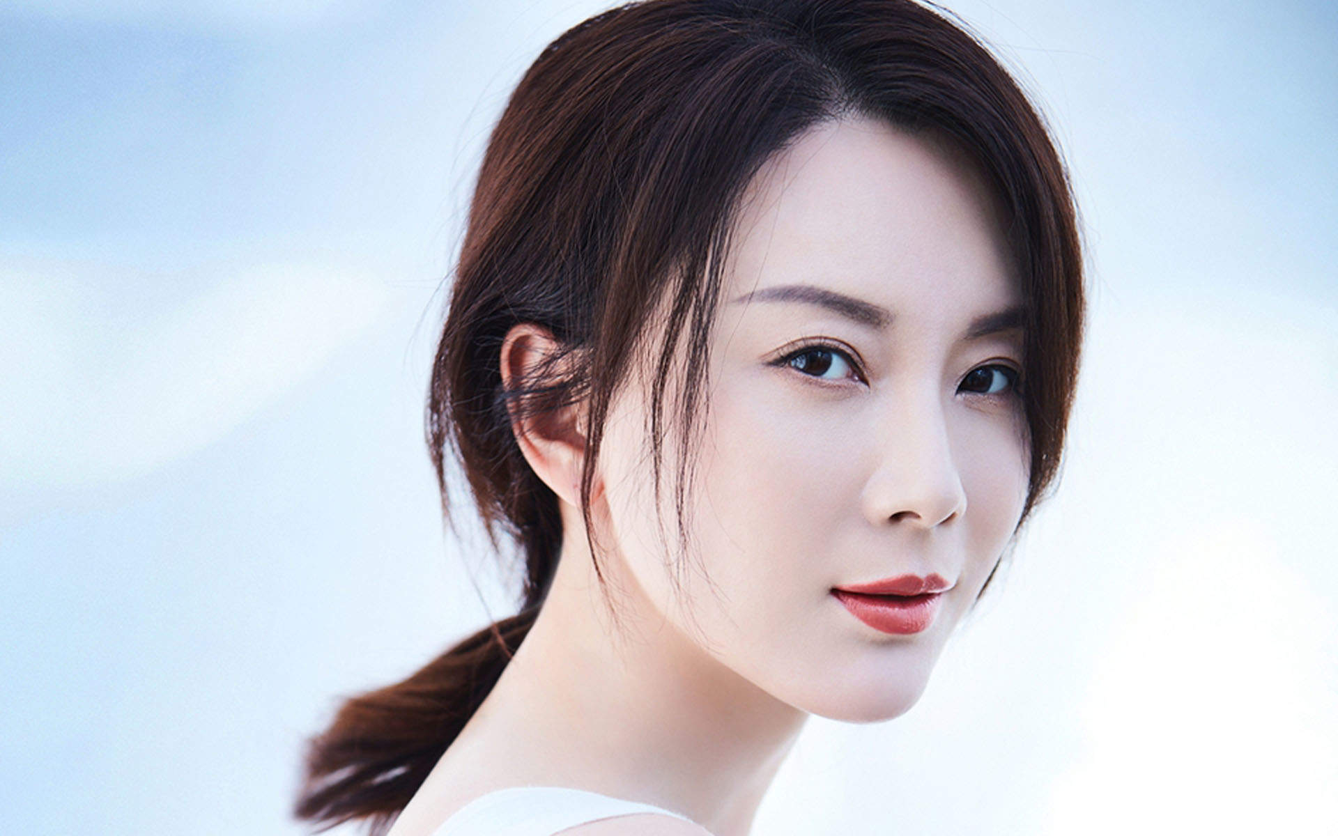中国影视湖北黄石女演员性感红唇陈数彰显高贵冷艳图片