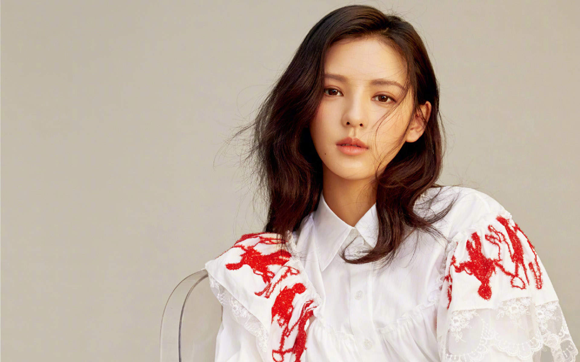 中国内地新晋女演员模特张予曦妩媚浴袍微博美照图片图片
