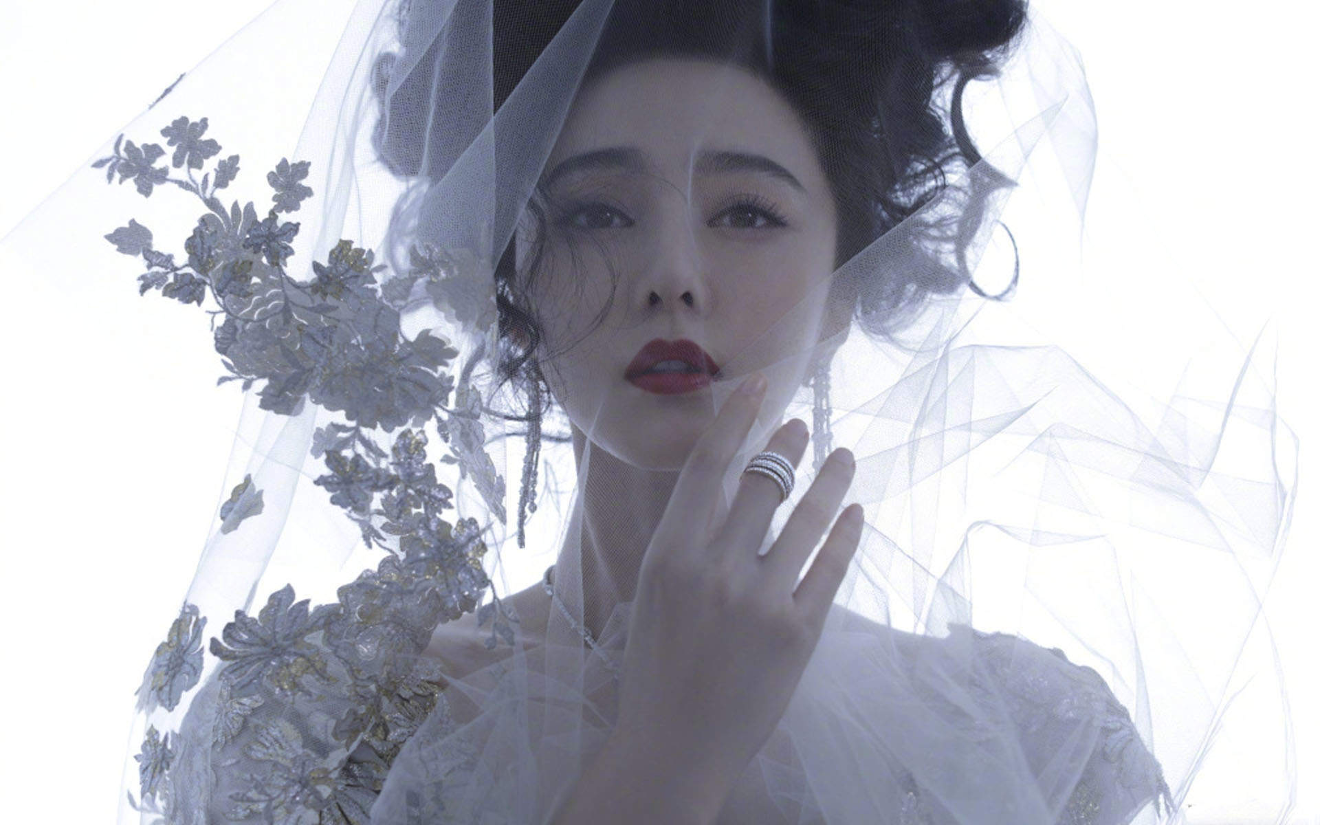 内地山东青岛女演员范冰冰《芭莎珠宝》高贵性感写真图片图片