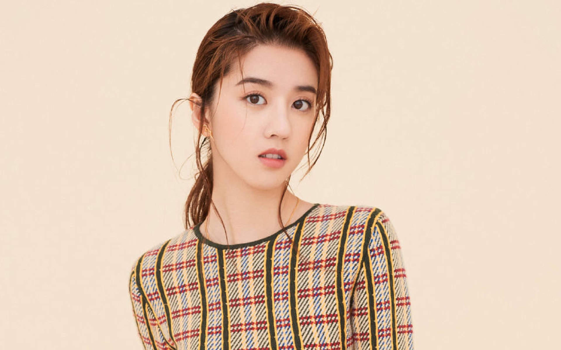 高清台湾美女李凯馨个性时髦写真桌面壁纸图片