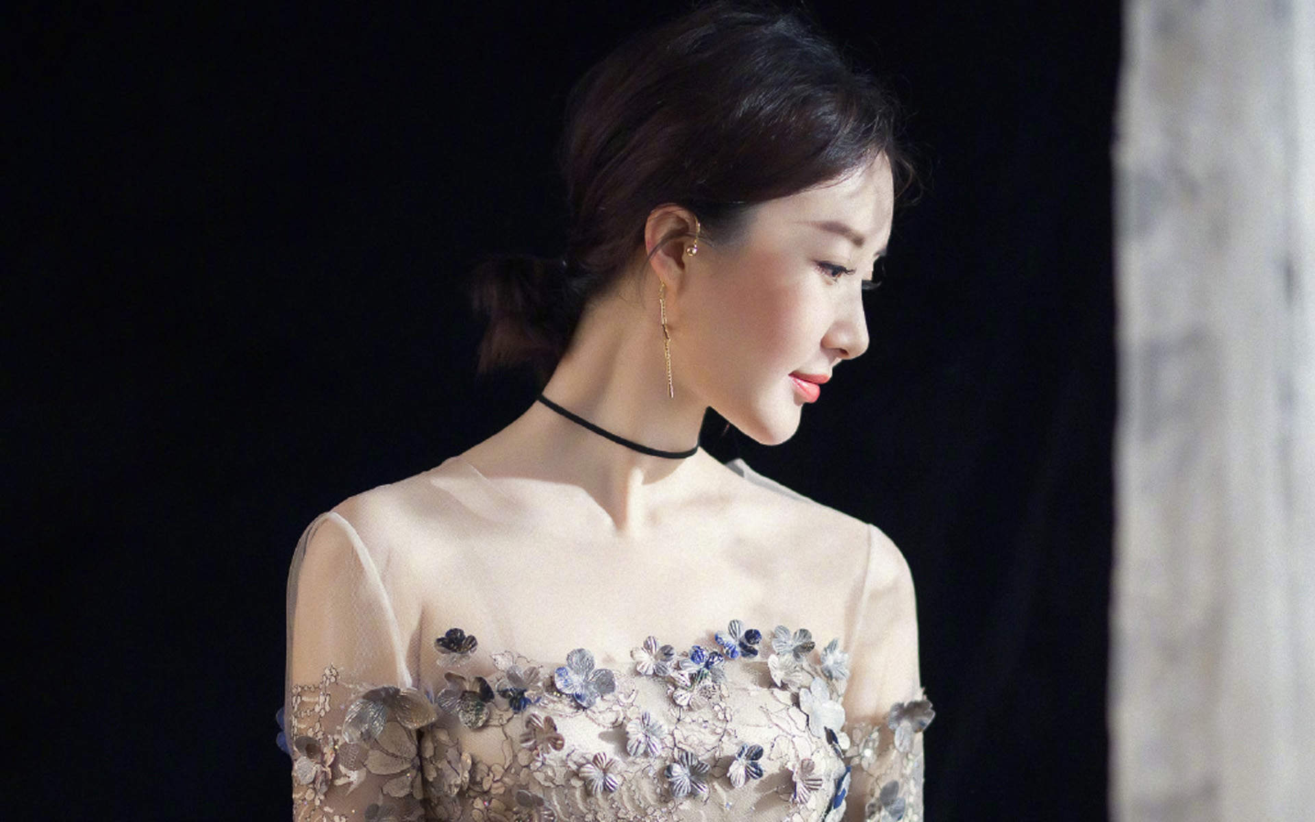 高清吉林美女演员舒畅春日街拍图片图片