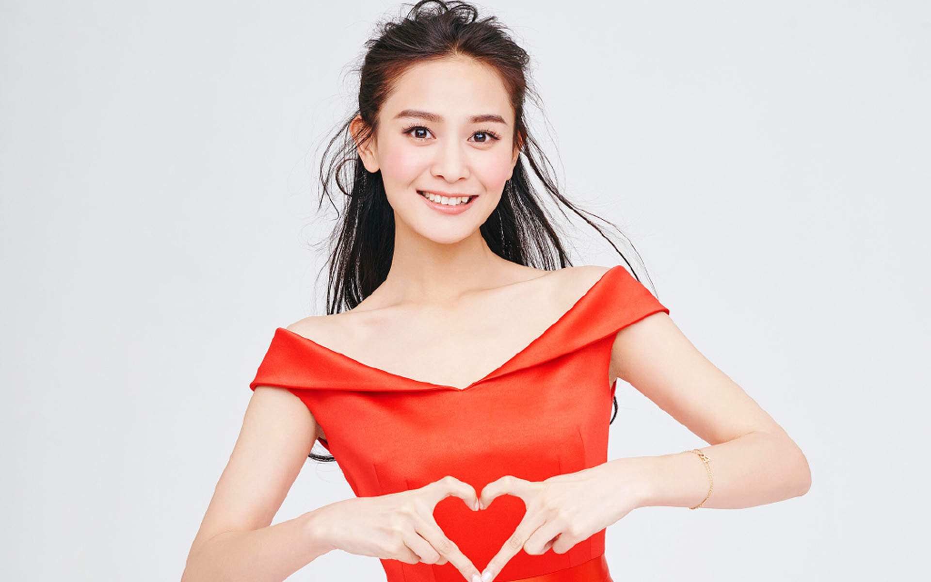 中国内地安徽女演员海铃黑色皮裙干练写真图片图片