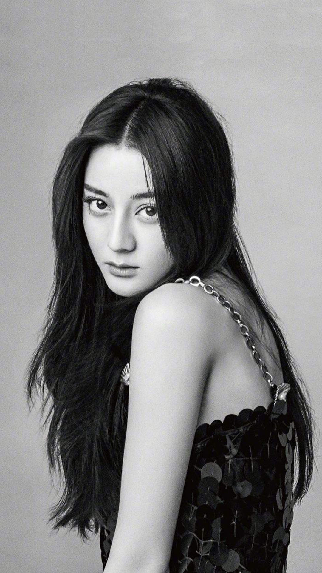 新疆乌鲁木齐美女演员迪丽热巴最新杂志写真图片图片