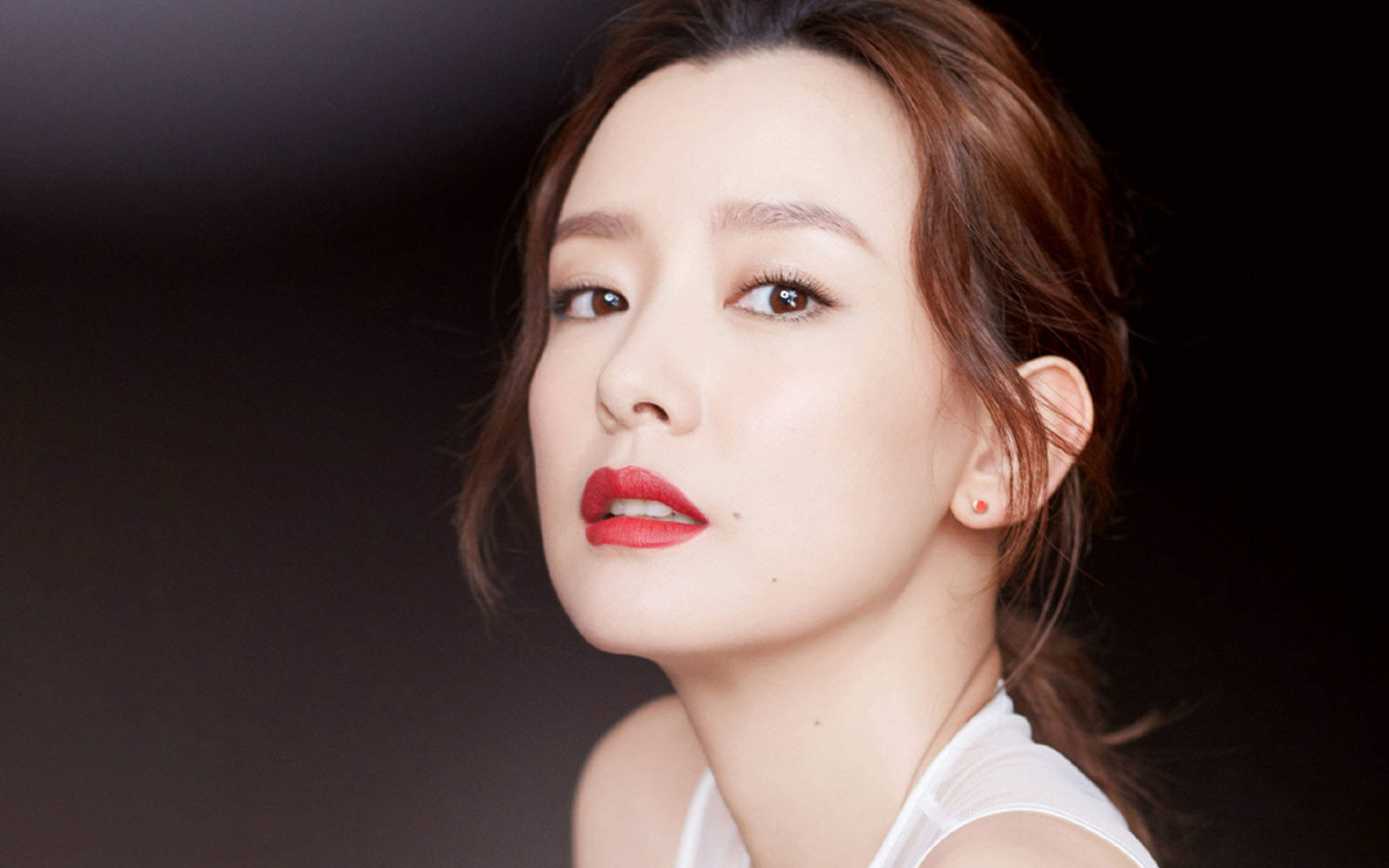 中国内地山西太原女演员、歌手周奇奇魅惑红唇写真图片桌面壁纸图片 中国内地山西太原女演员、歌手周奇奇魅惑红唇写真图片桌面壁纸图片