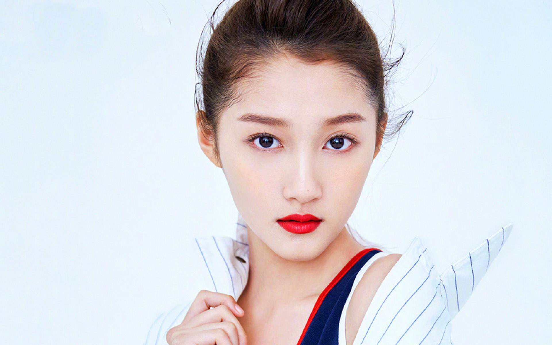 高清北京女演员关晓彤蕾丝半身裙性感图片图片
